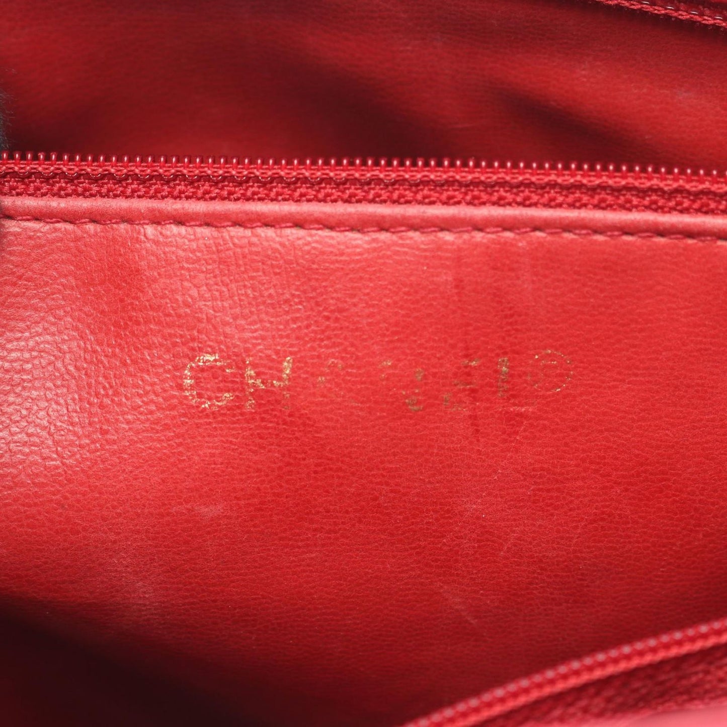 Chanel Tote CC Logo Red Caviar Leather CC Shoulder — view 4