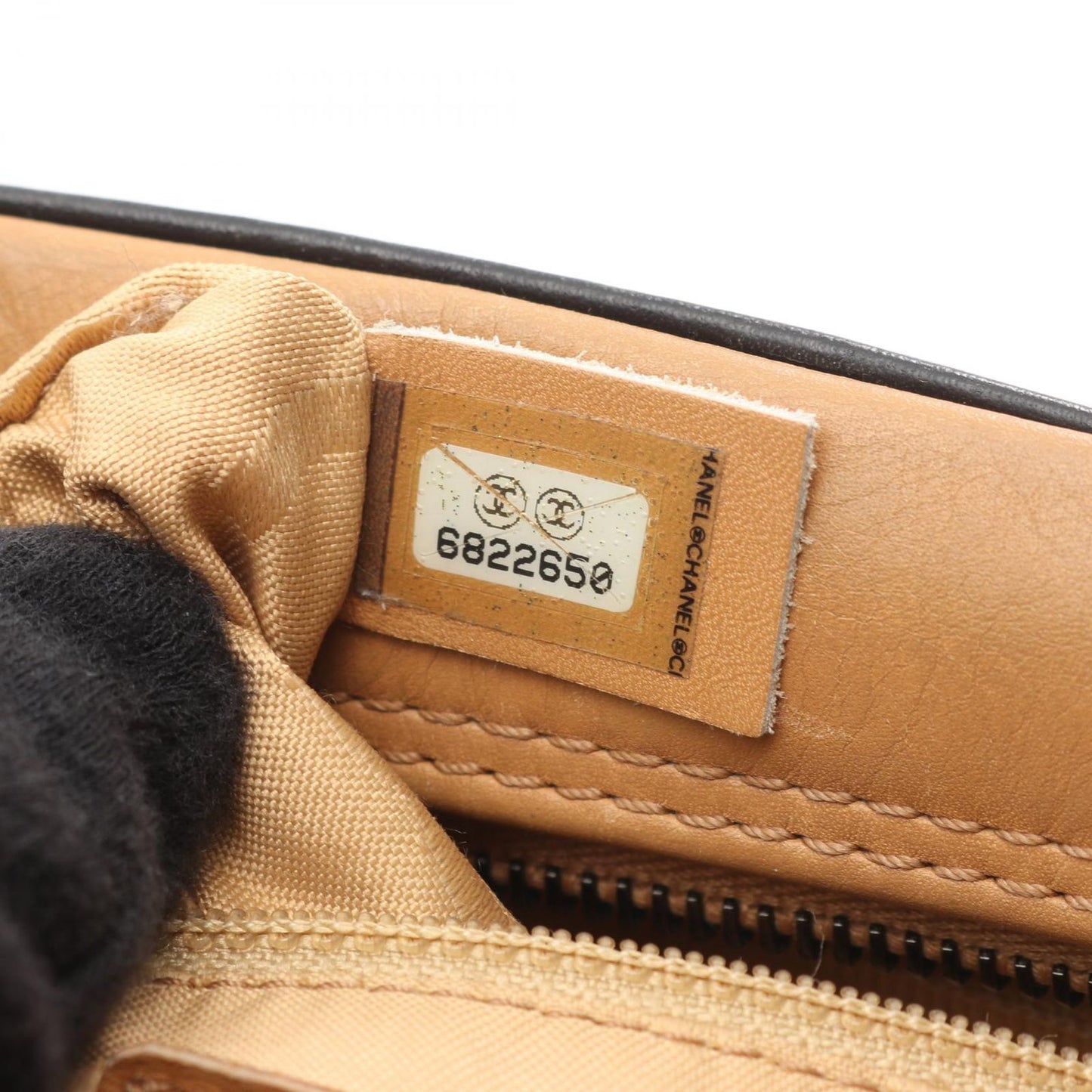 Chanel Shoulder Bag CC Logo Camel Black Leather Chain — view 5