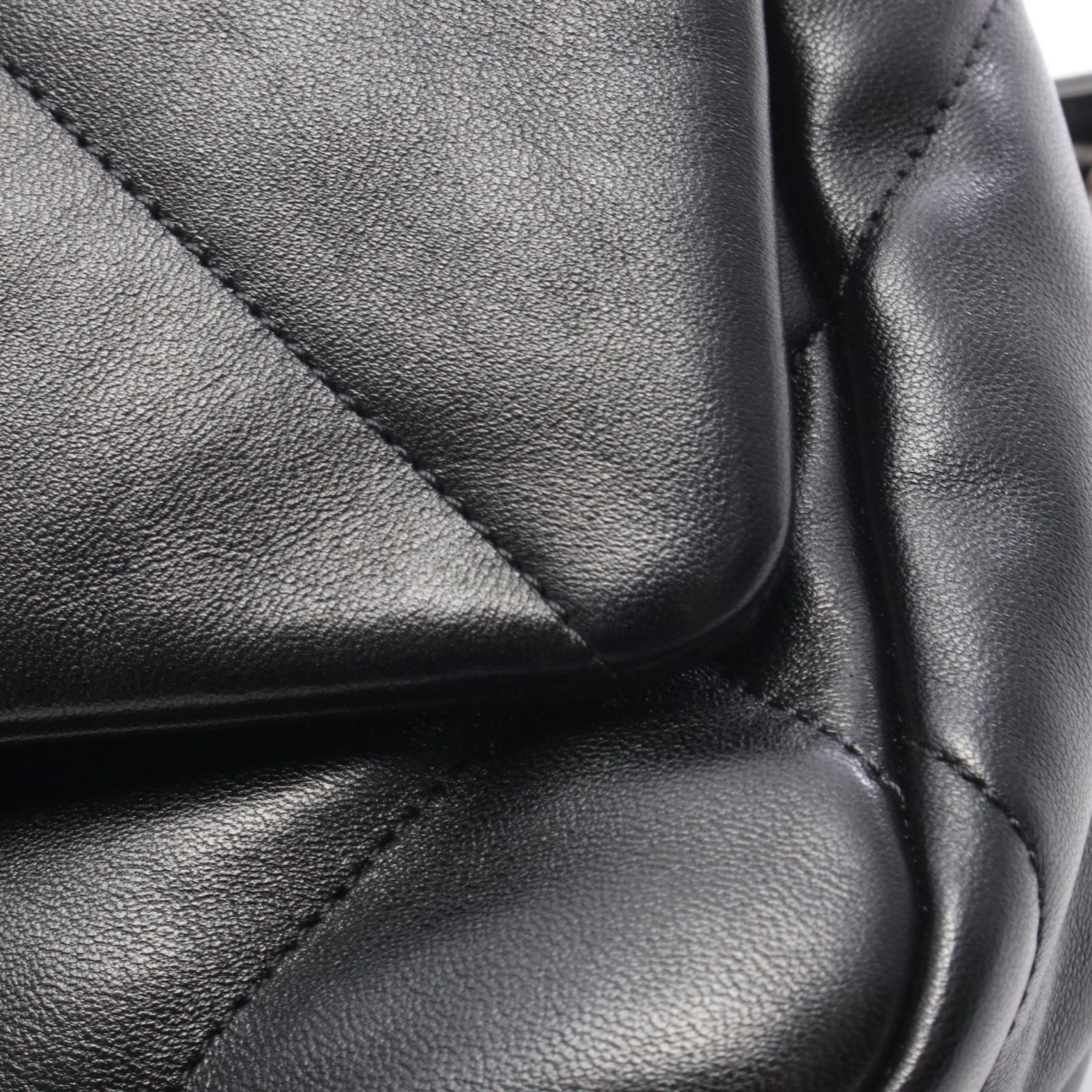 Chanel Shoulder Bag 19 D'isneuf Quilted 2-Way Black Leather 19 Chain — view 6