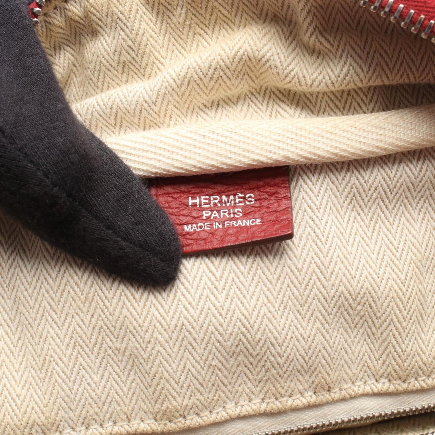 Hermes Handbag Victoria 35 Ruby Leather — view 4