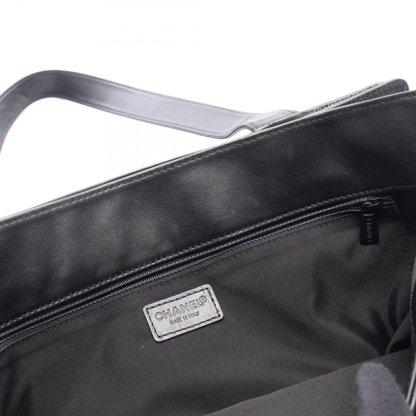 Chanel Tote CC Logo Black Lambskin — view 6