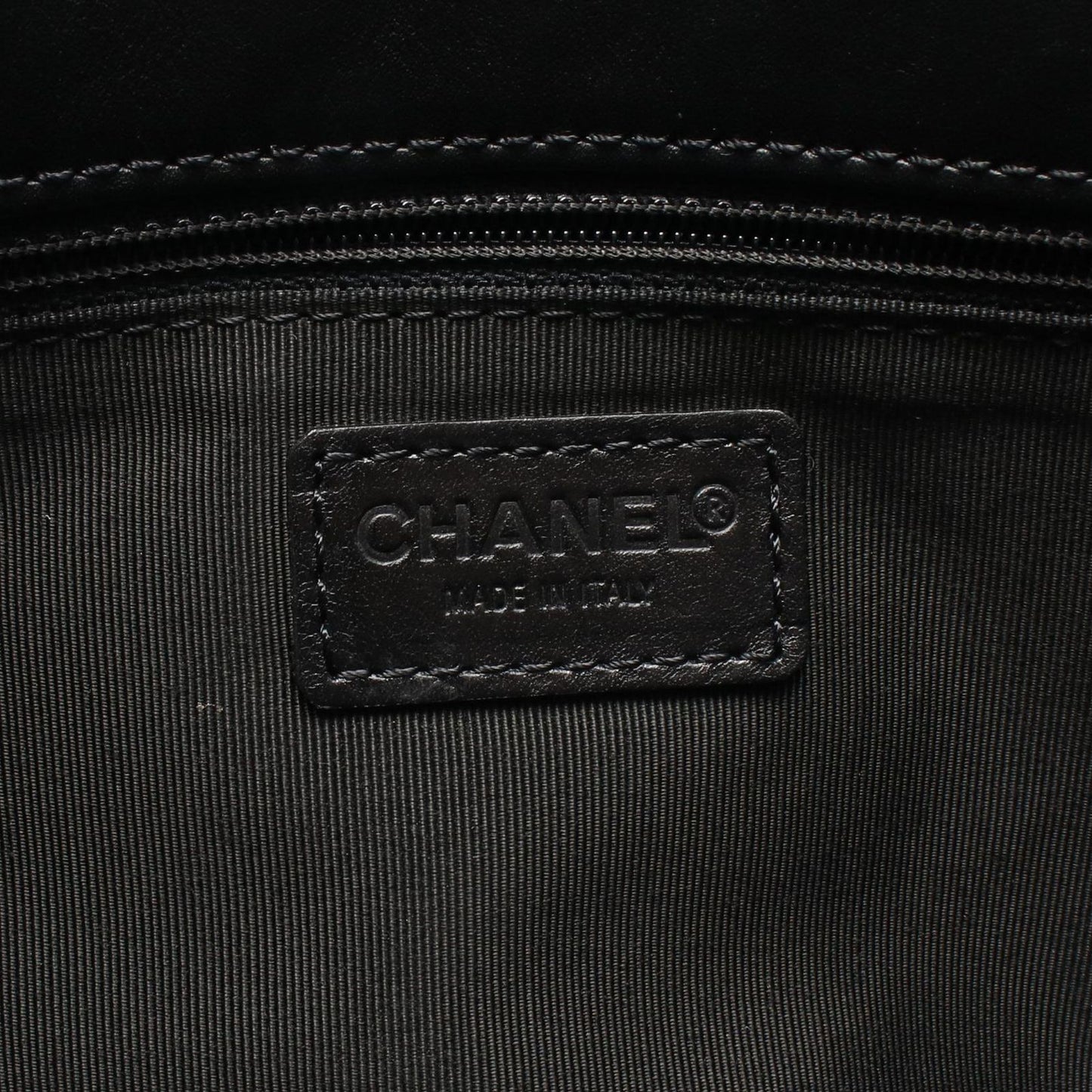 Chanel Tote CC Logo Black Lambskin — view 4