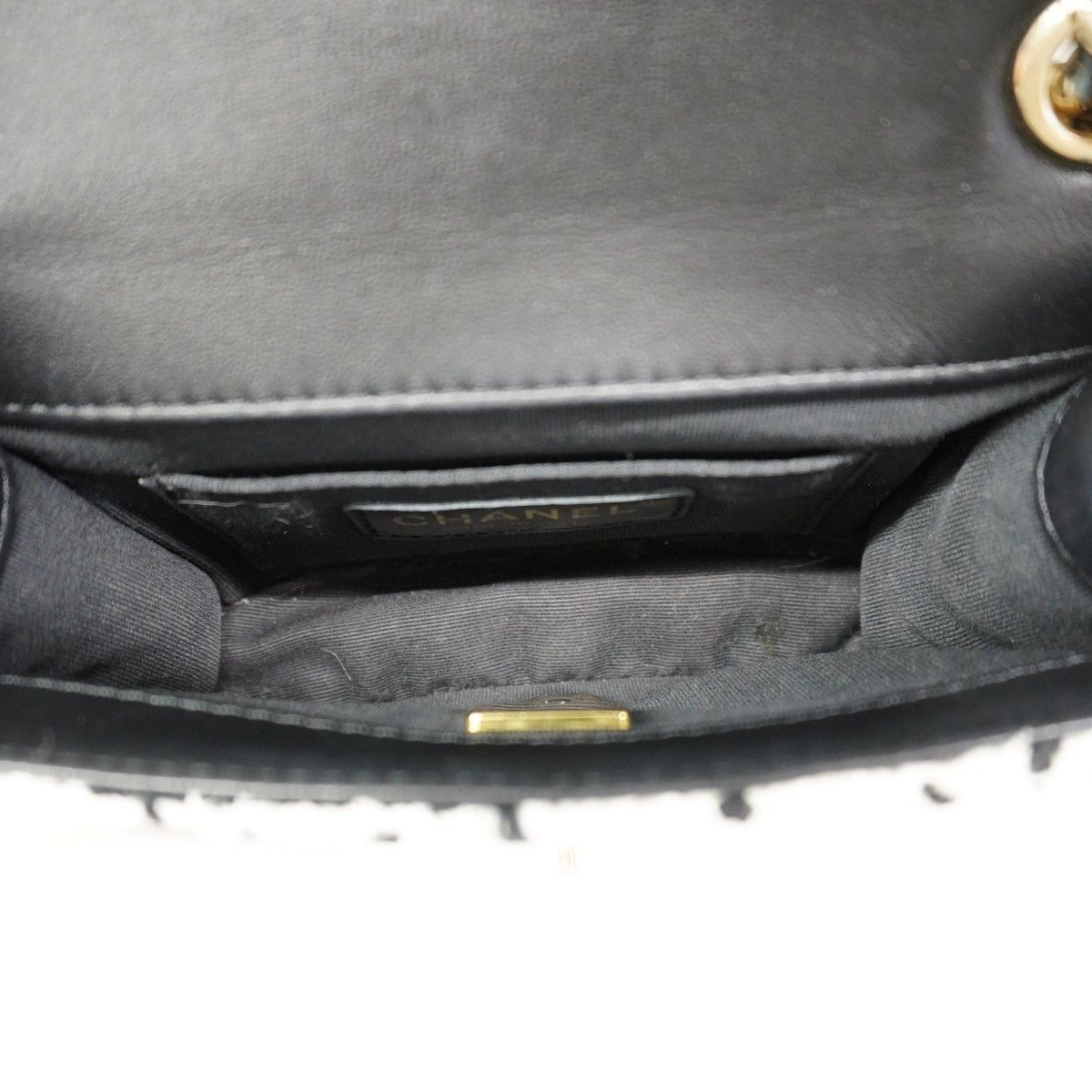 Chanel Shoulder Bag Tweed Black White Champagne Gold — view 4