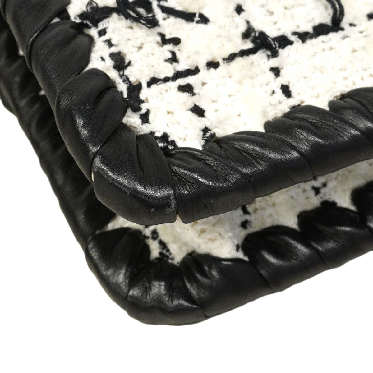 Chanel Shoulder Bag Tweed Black White Champagne Gold — view 8