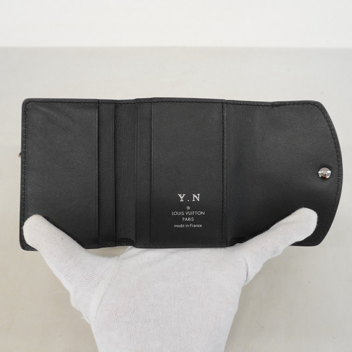 Louis Vuitton Trifold Wallet Mahina Portefeuille Iris XS Noir — view 3