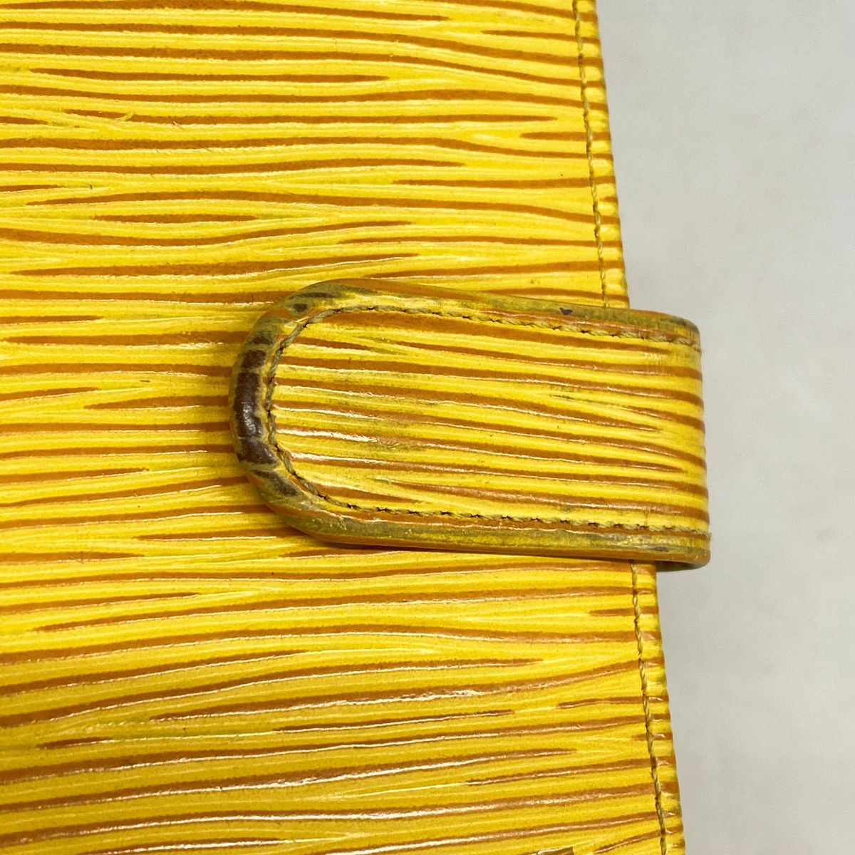 Louis Vuitton Wallet Epi Portobier Compact Jaune — view 8