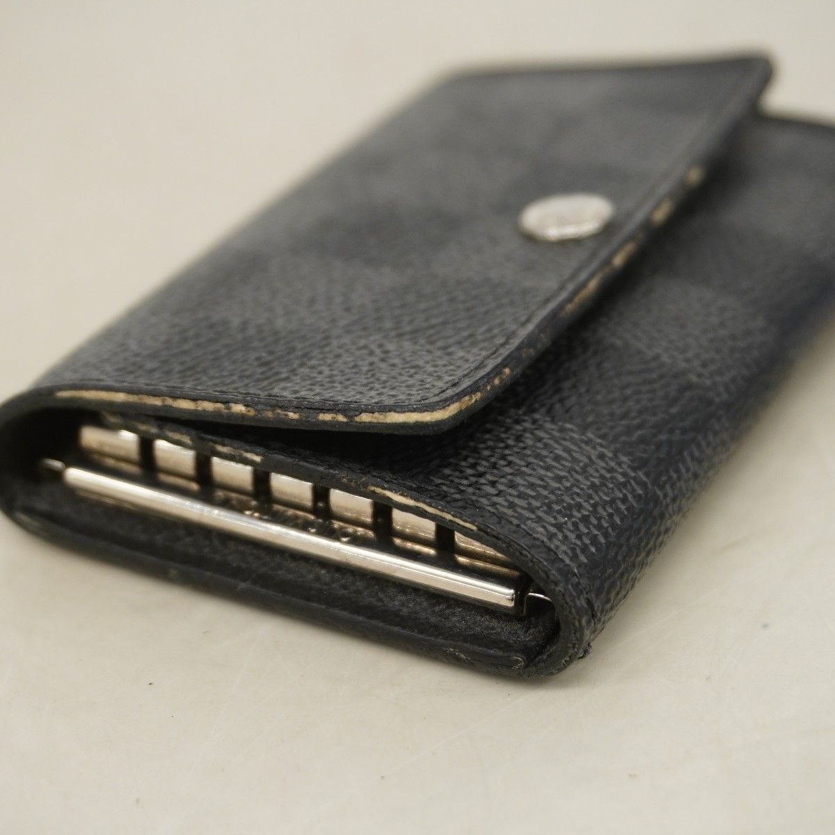 Louis Vuitton Key Case Damier Graphite Multicles 6 Black Gray Key Holder — view 6