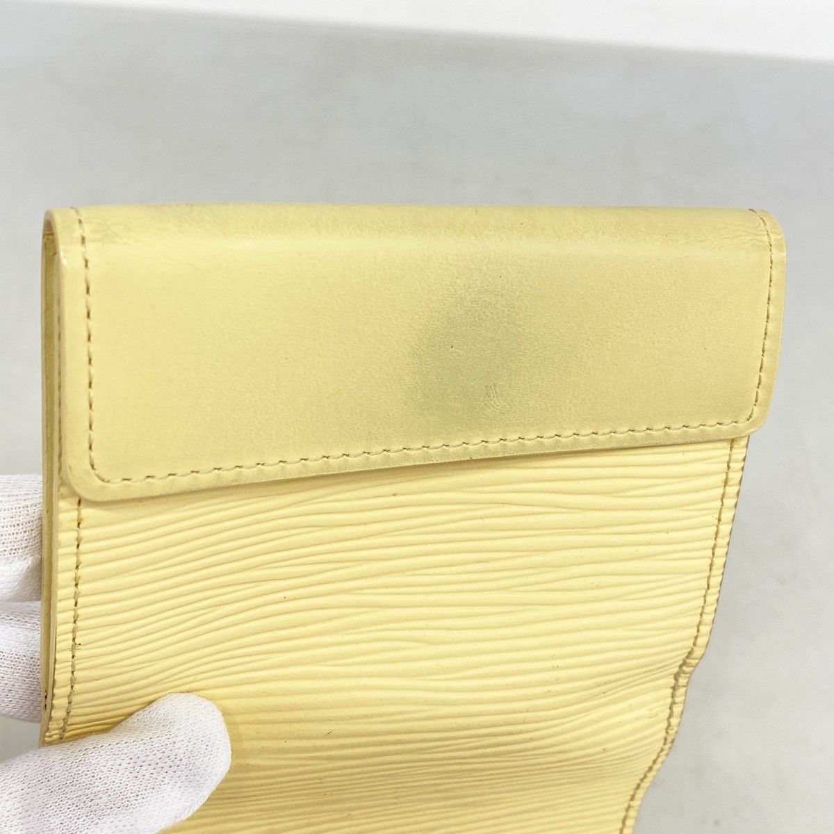 Louis Vuitton Wallet Epi Porte-Monnaie Elastic Vanilla — view 5