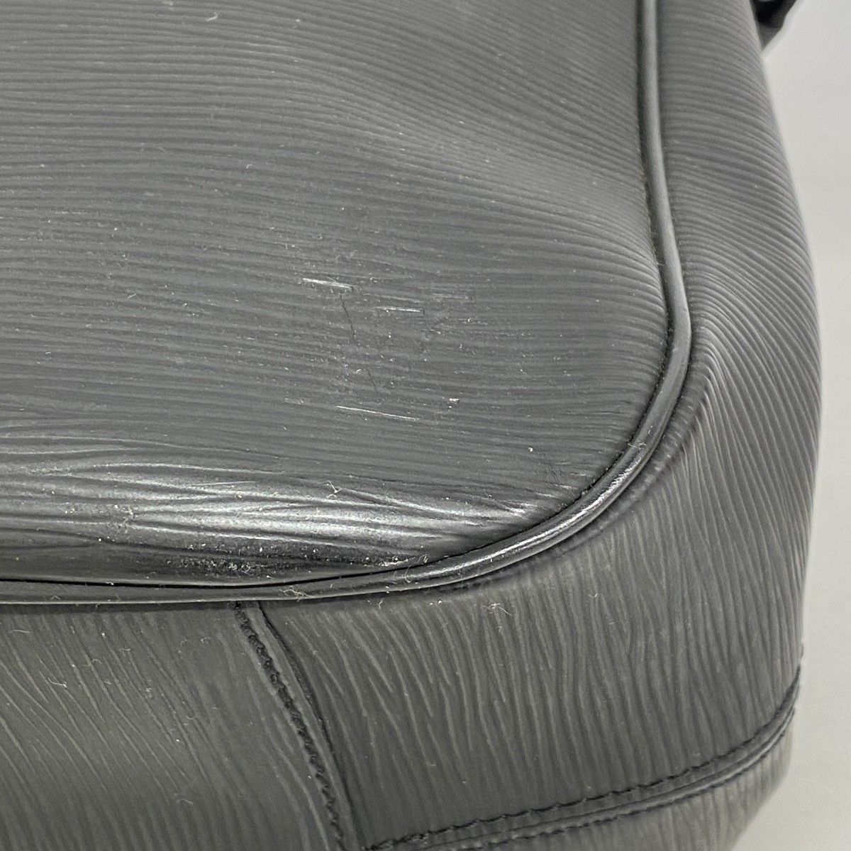 Louis Vuitton Handbag Epi Passy PM Noir — view 8