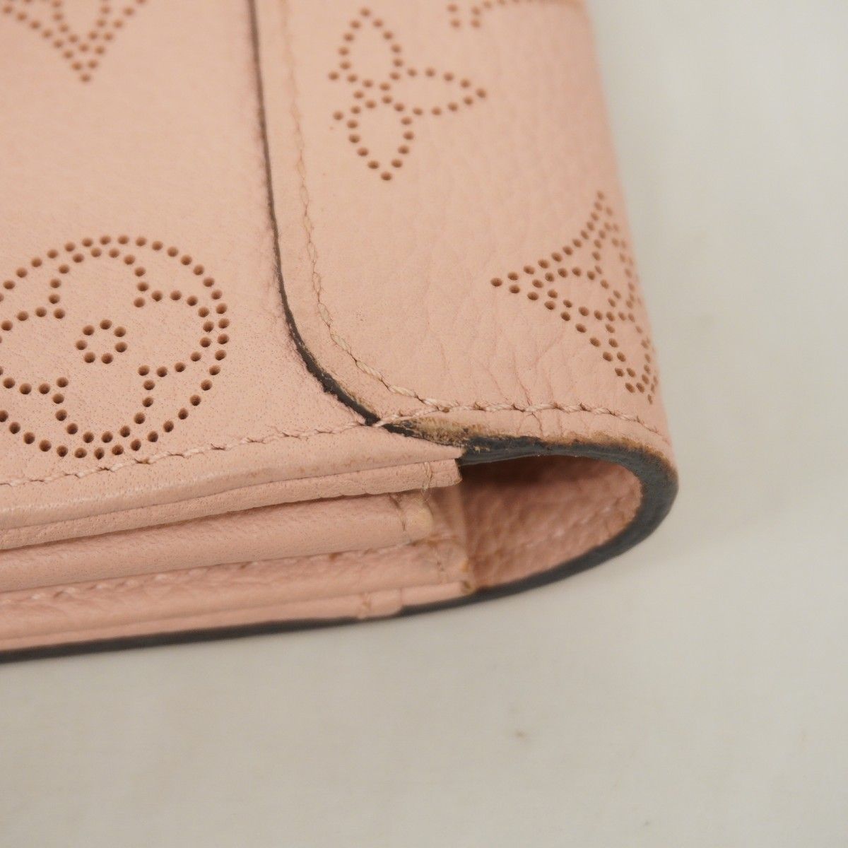 Louis Vuitton Wallet Mahina Portefeuille Iris Magnolia — view 7