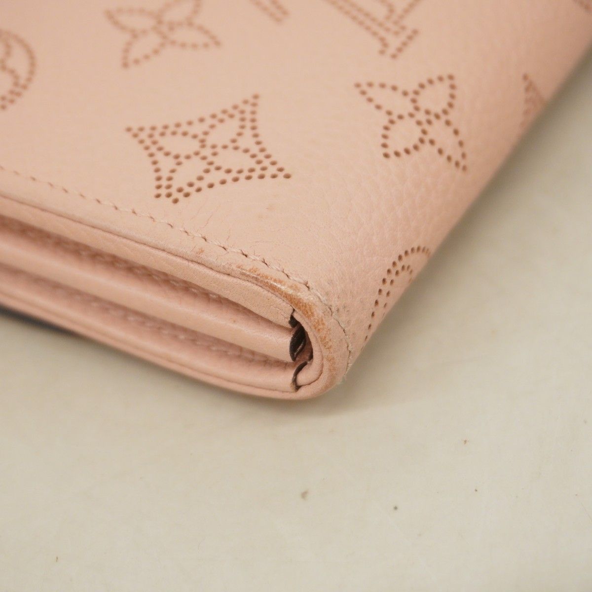 Louis Vuitton Wallet Mahina Portefeuille Iris Magnolia — view 6