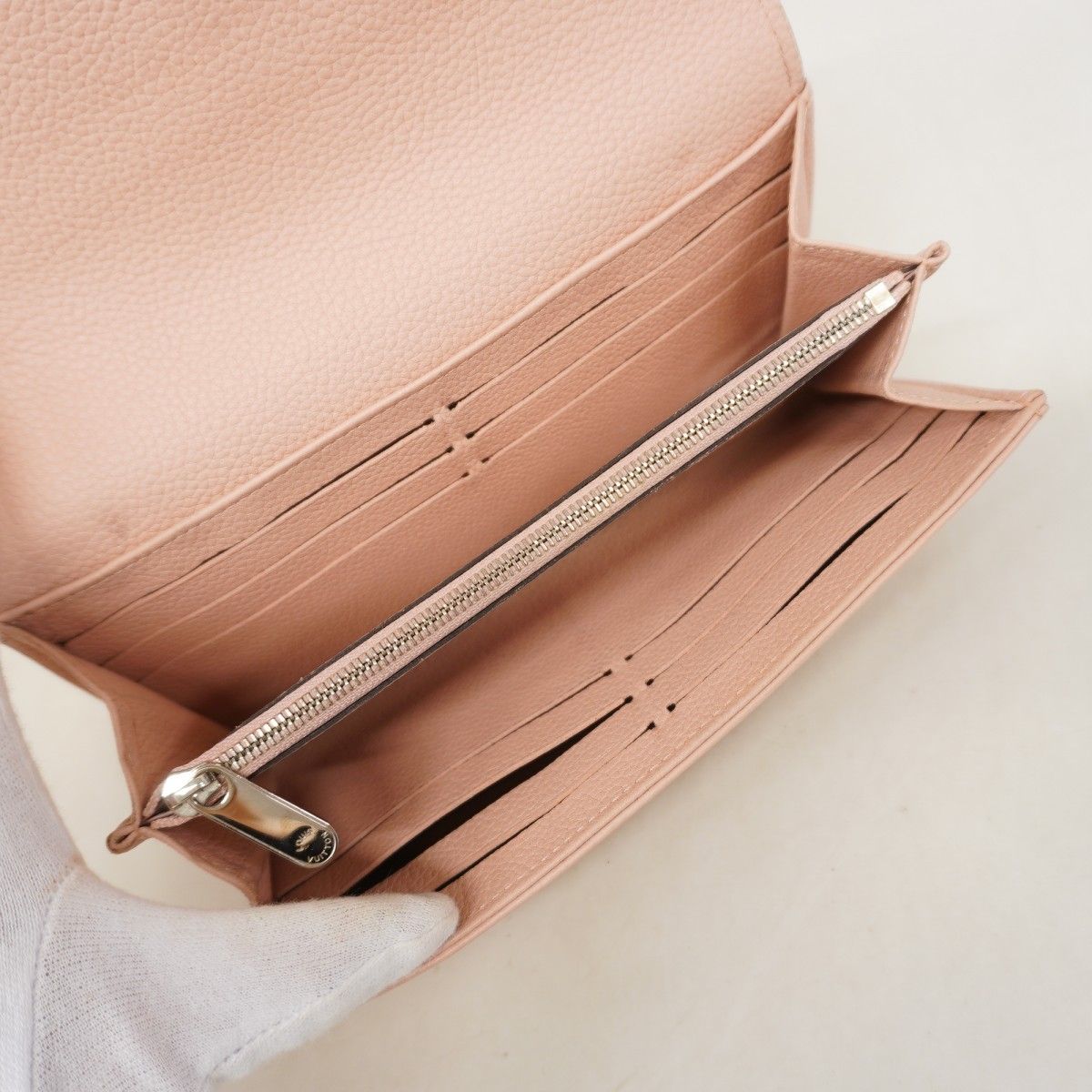 Louis Vuitton Wallet Mahina Portefeuille Iris Magnolia — view 3