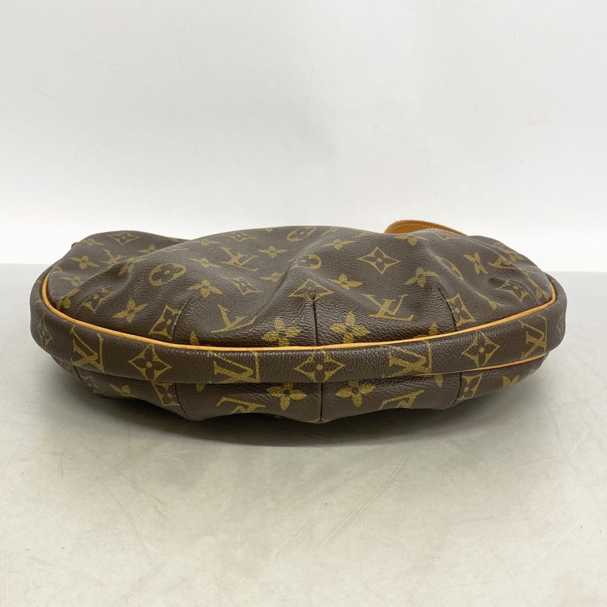 Louis Vuitton Shoulder Bag Monogram Croissant MM Brown — view 3