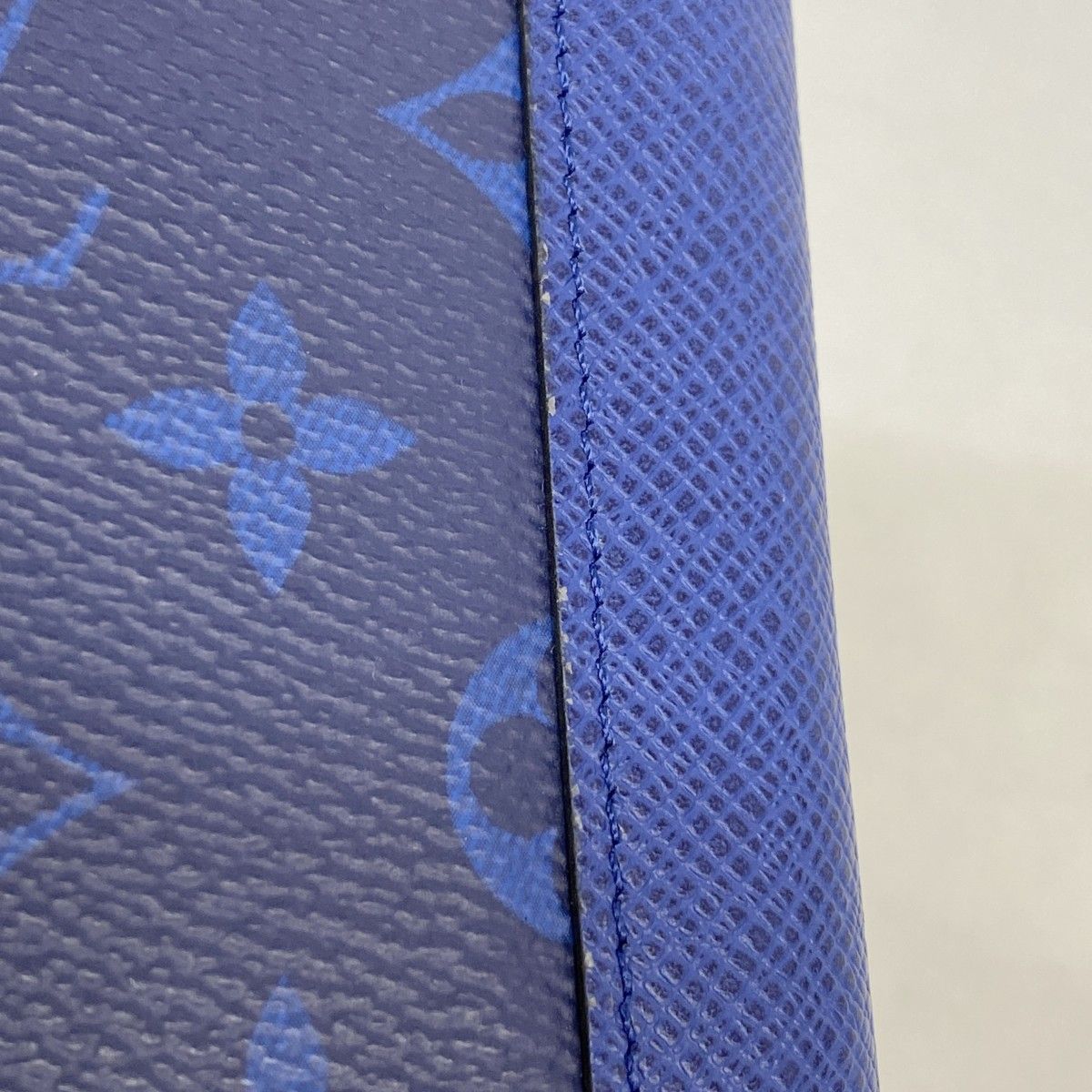 Louis Vuitton Wallet Taigarama Zippy Vertical Cobalt — view 6