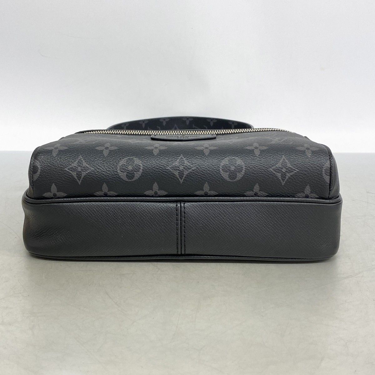 Louis Vuitton Shoulder Bag Taigarama Outdoor Messenger PM Black — view 3