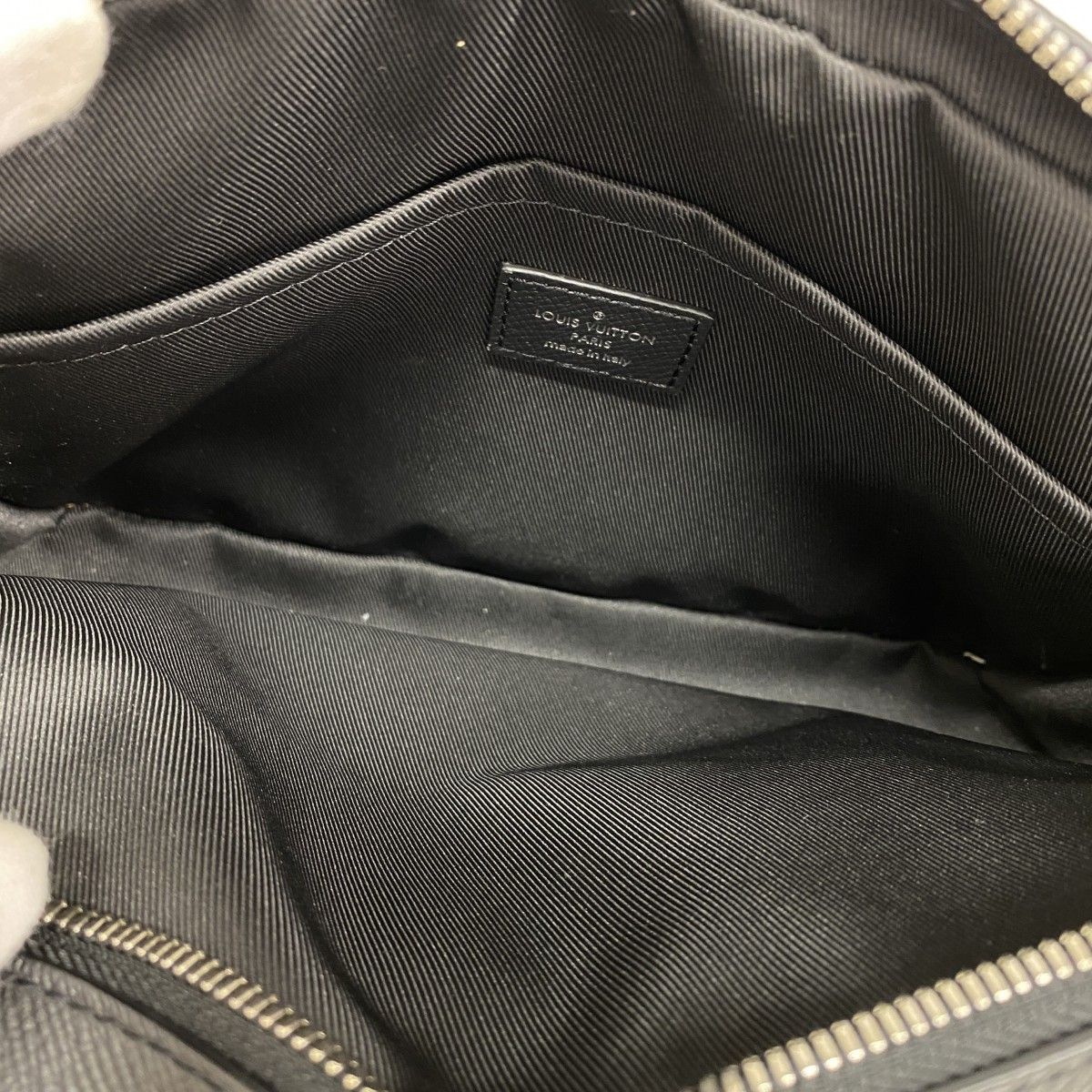 Louis Vuitton Shoulder Bag Taigarama Outdoor Messenger PM Black — view 4