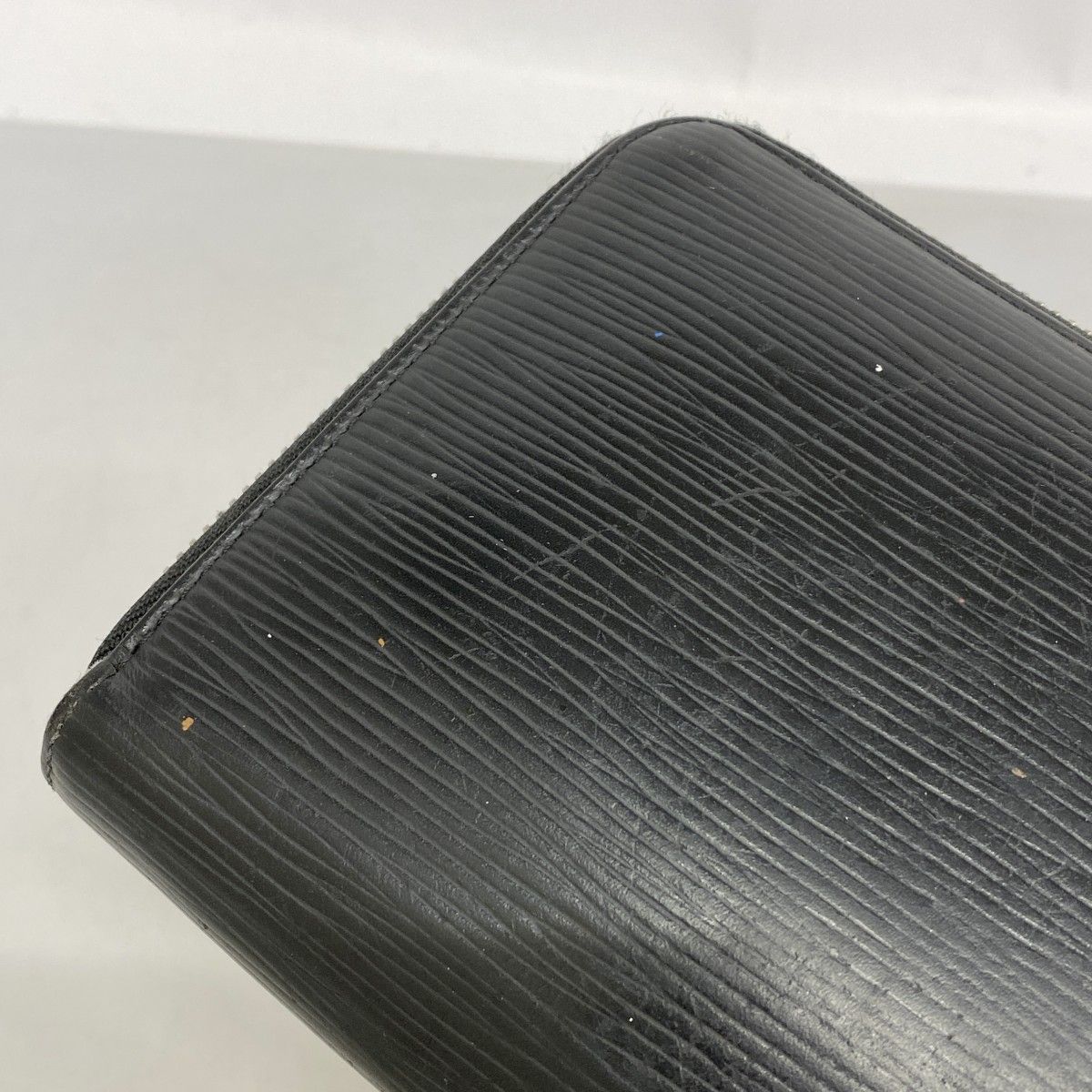 Louis Vuitton Wallet Epi Zippy Organizer Noir — view 9