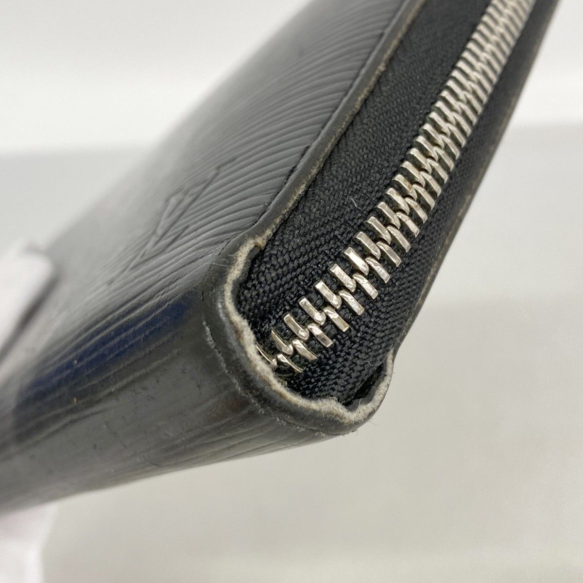 Louis Vuitton Wallet Epi Zippy Organizer Noir — view 7