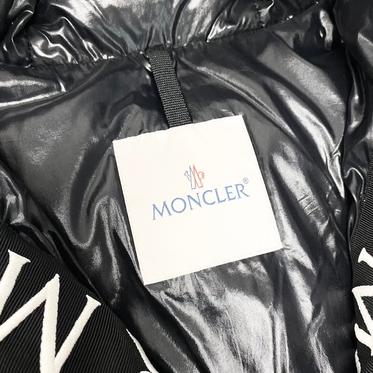 Moncler Montcla Down Jacket 2 Black Garment Case — view 8