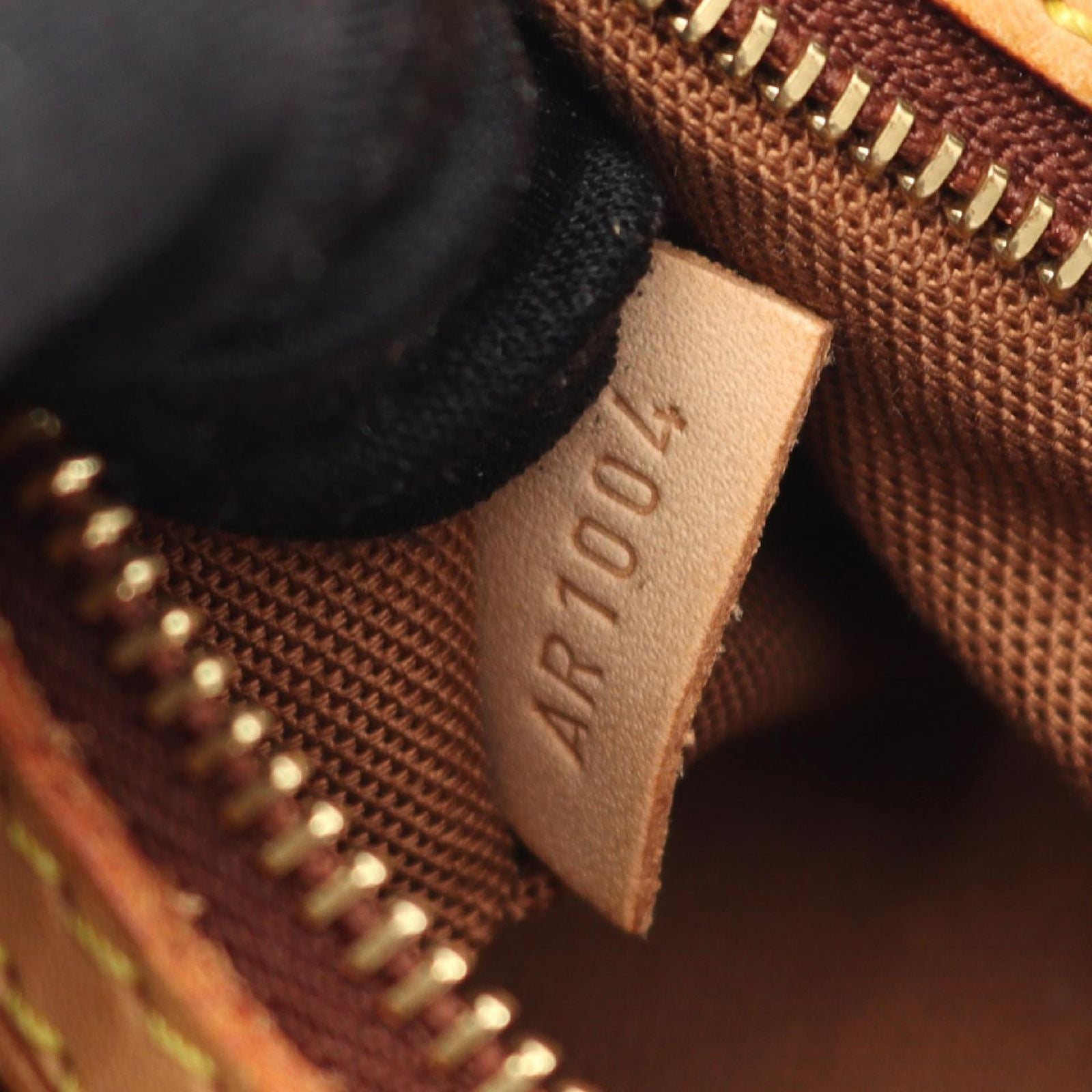 Louis Vuitton Shoulder Bag Trotteur Canvas Leather — view 5