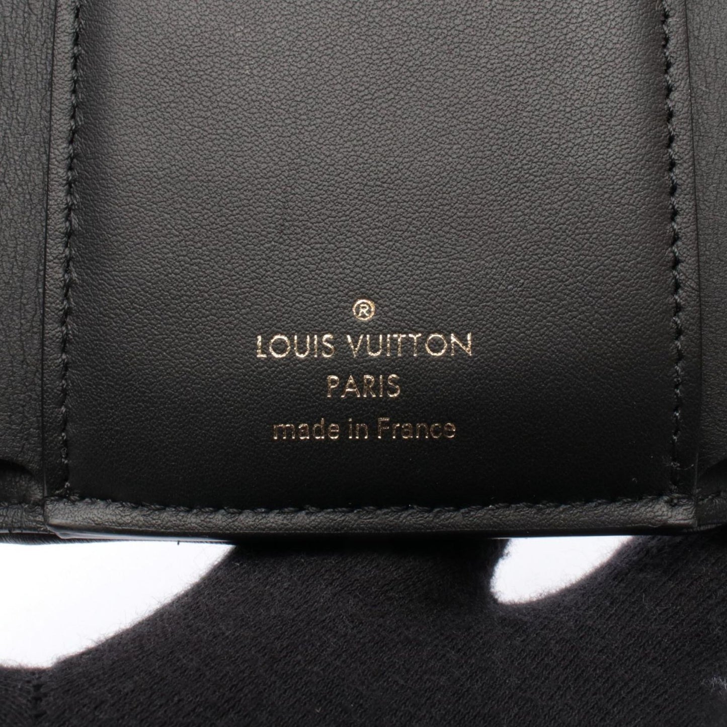 Louis Vuitton Trifold Wallet Portefeuille Capucines Compact Flower Quilted Noir — view 5