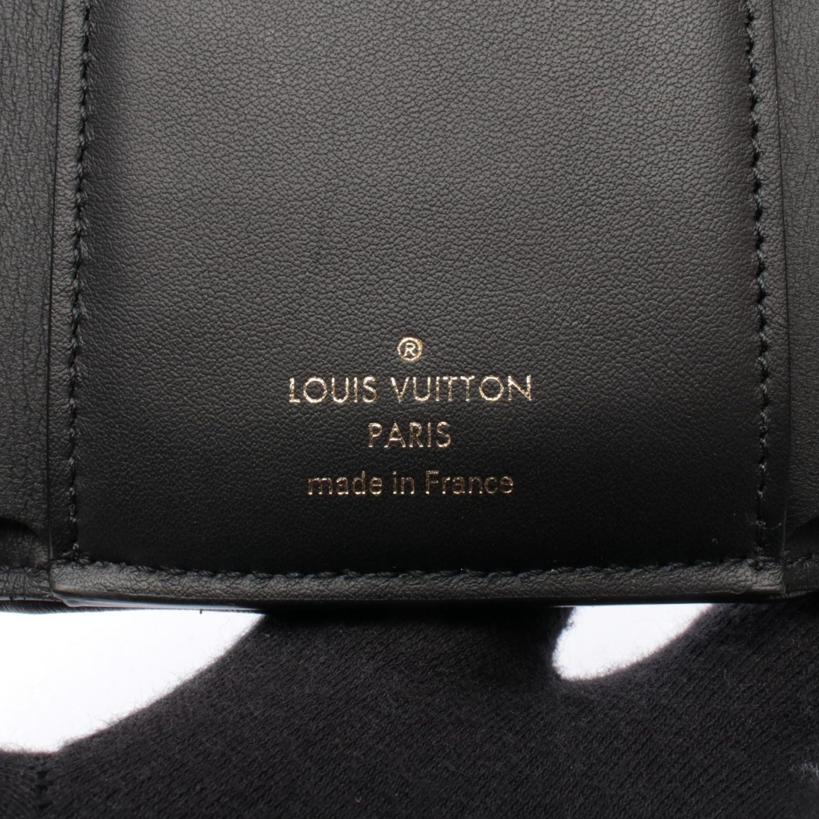 Louis Vuitton Trifold Wallet Portefeuille Capucines Compact Flower Quilted Noir — view 5