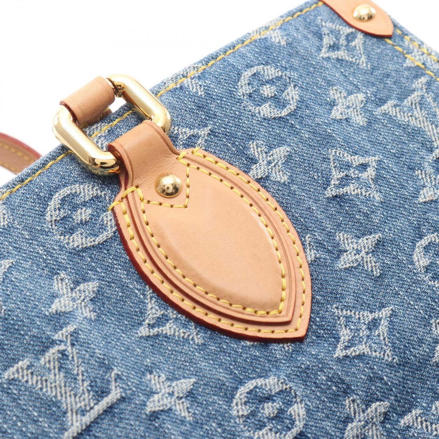 Louis Vuitton Tote On The Go MM LV Remix Monogram Denim Blue — view 7
