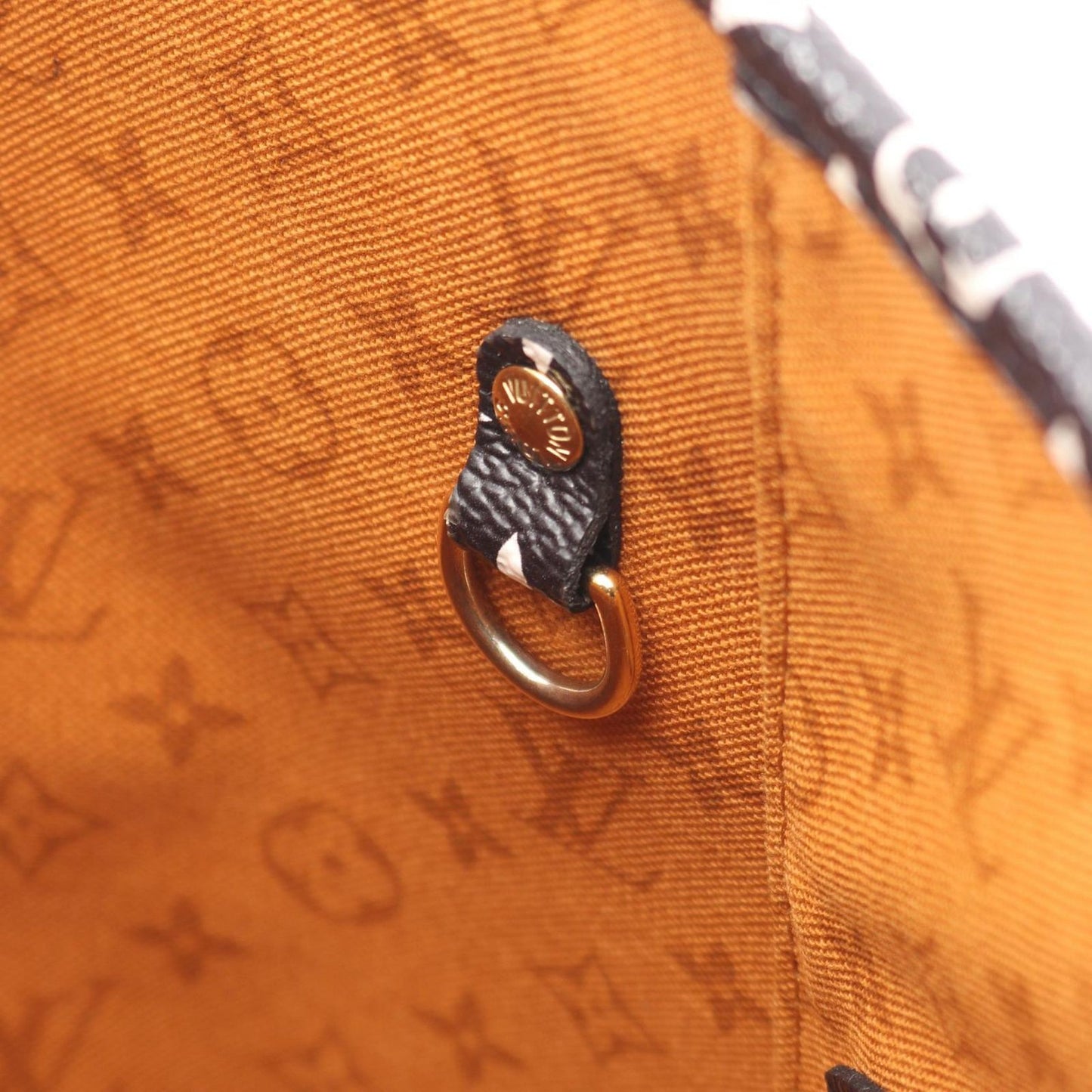 Louis Vuitton Tote Neverfull MM LV Crafty Monogram Giant Cles Mucaramel Canvas — view 9