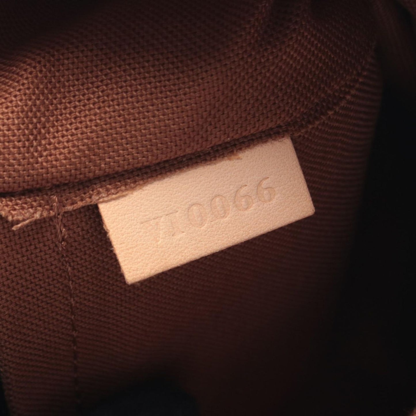 Louis Vuitton Handbag Batignolles Canvas Leather — view 5