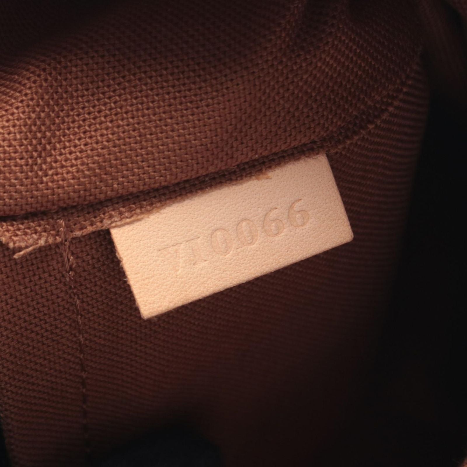 Louis Vuitton Handbag Batignolles Canvas Leather — view 5