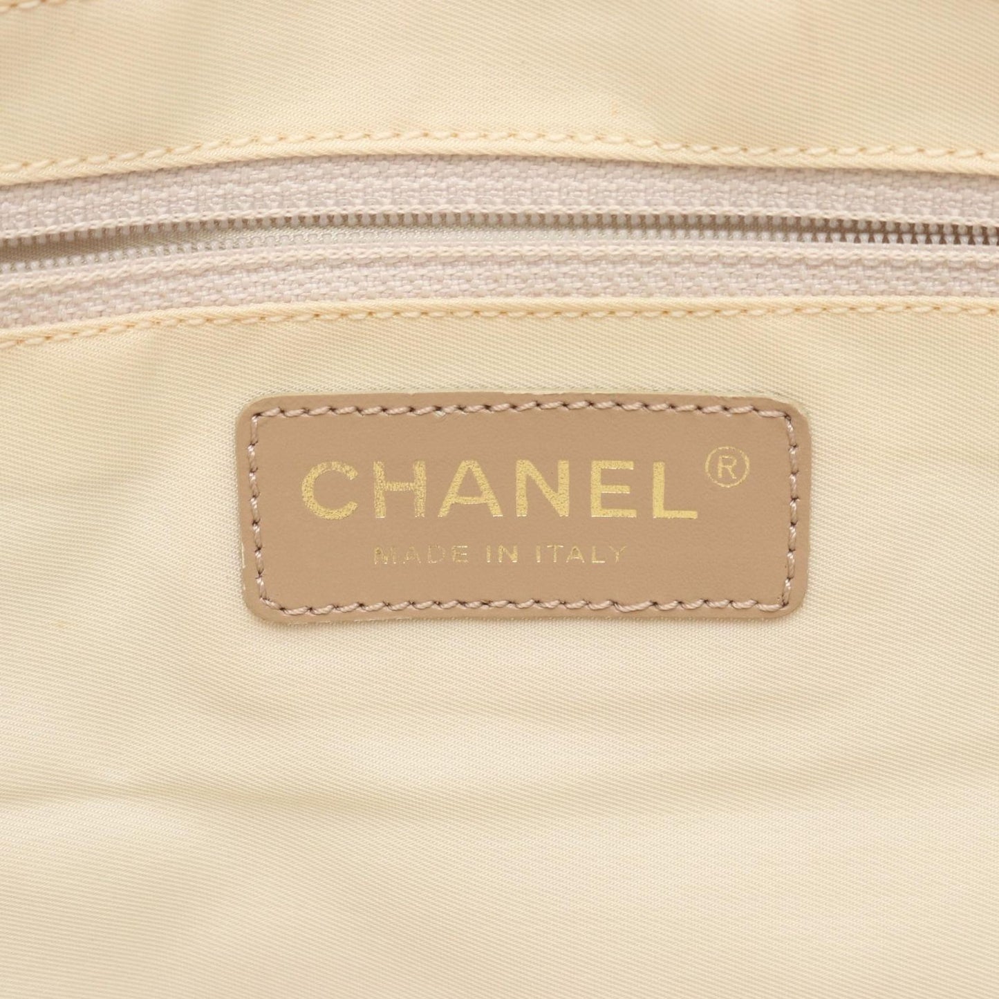 Chanel Tote New Travel Line MM Beige Leather New MM — view 4