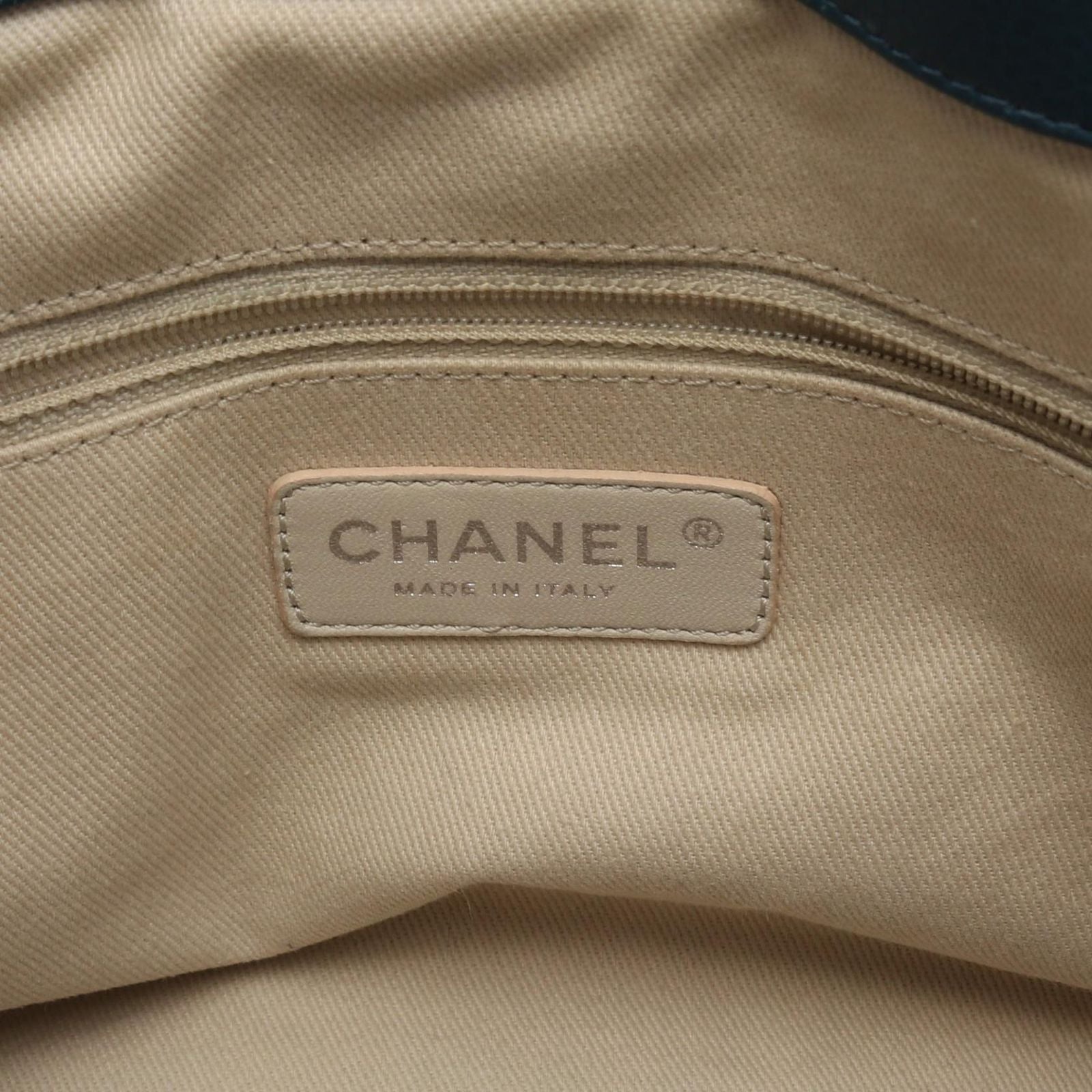 Chanel Tote Quilted Navy Caviar Leather Jumbo CC Logo Chain — view 4