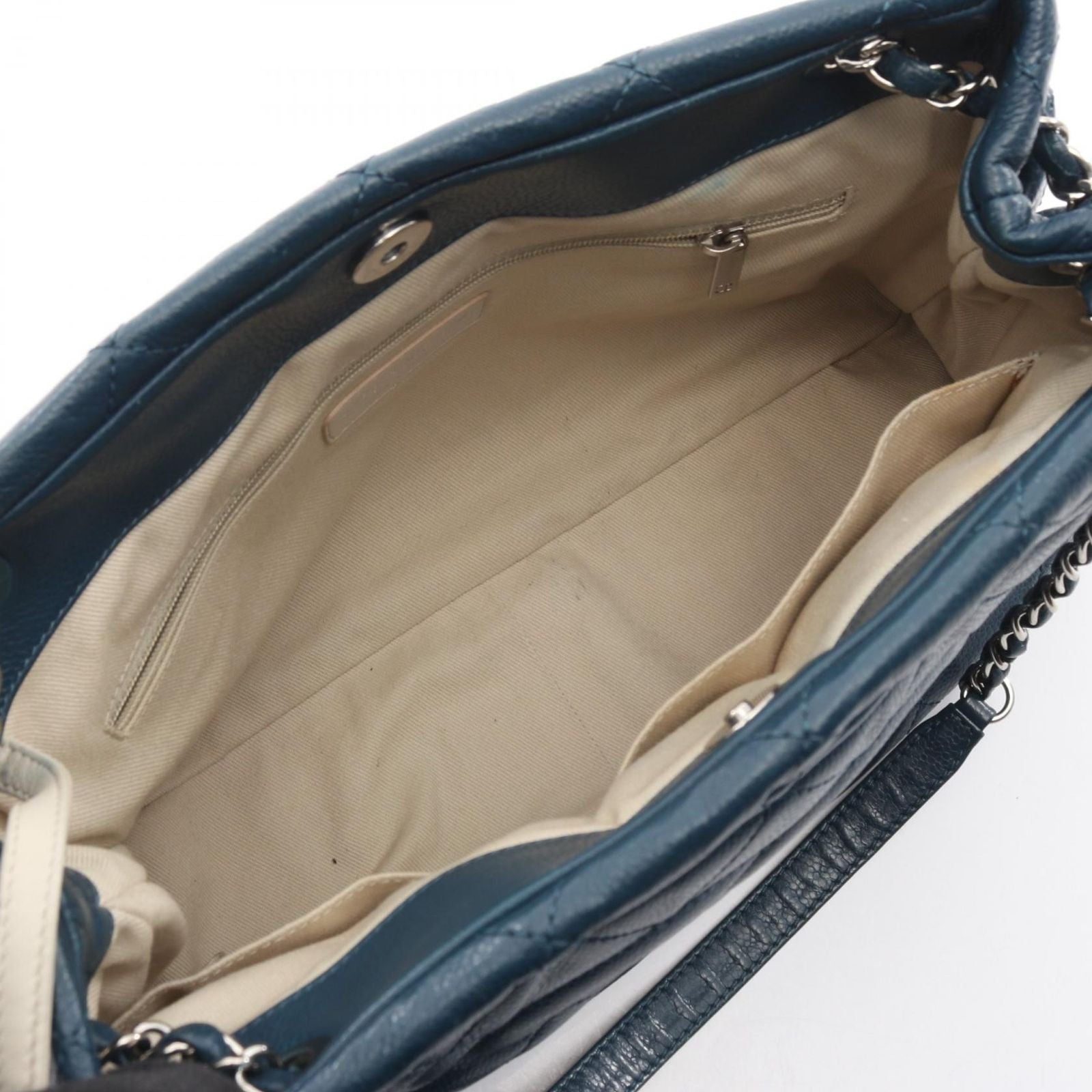 Chanel Tote Quilted Navy Caviar Leather Jumbo CC Logo Chain — view 3