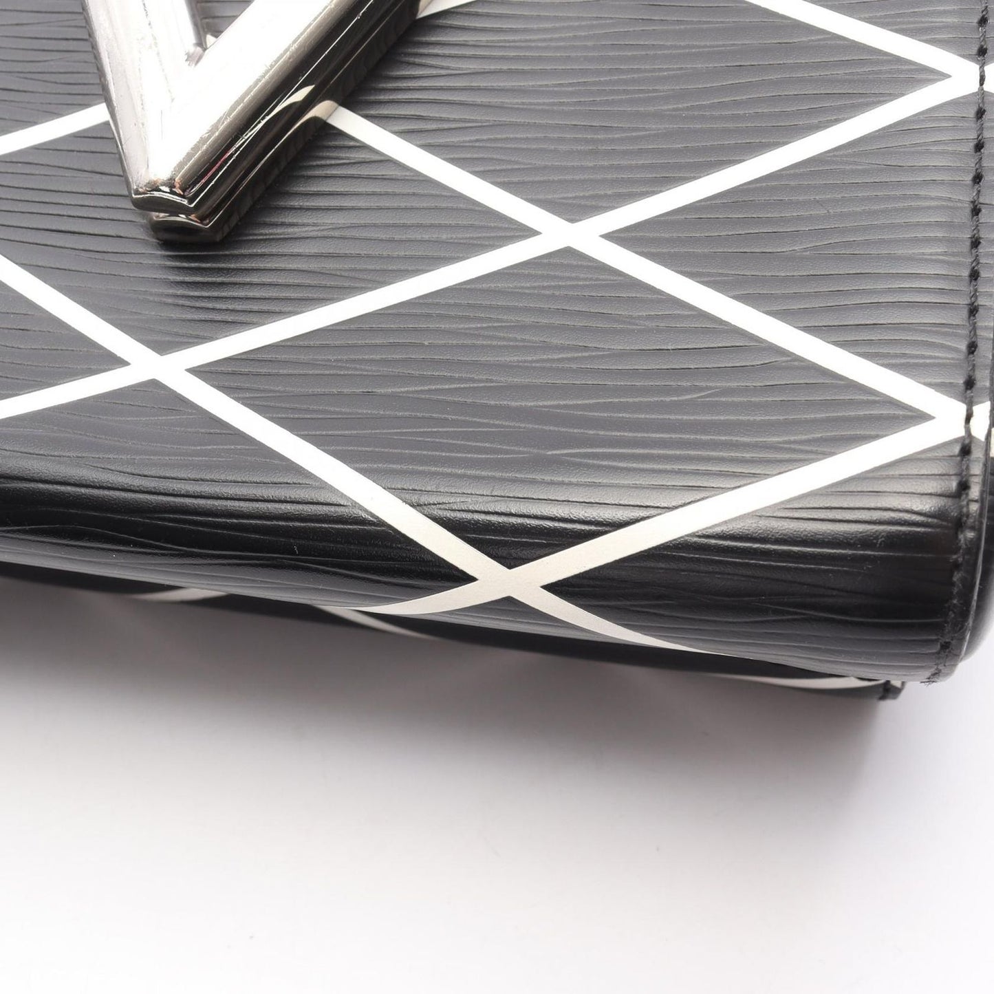 Louis Vuitton Shoulder Bag Twist PM Epi Noir Leather — view 7