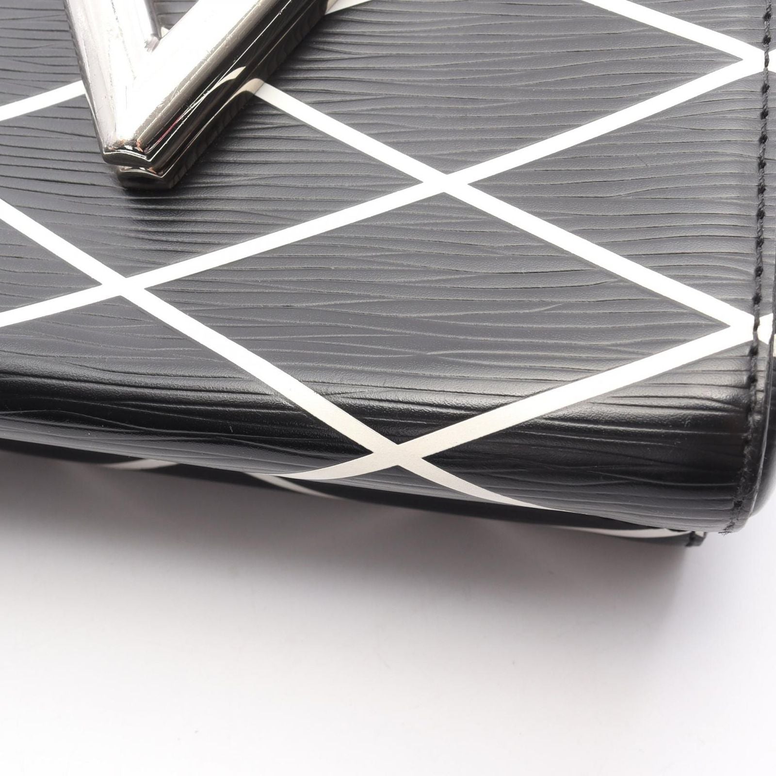 Louis Vuitton Shoulder Bag Twist PM Epi Noir Leather — view 7