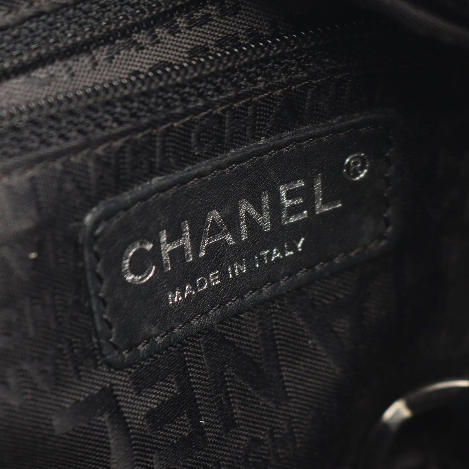 Chanel Shoulder Bag Choco Bar Black Caviar Leather — view 4