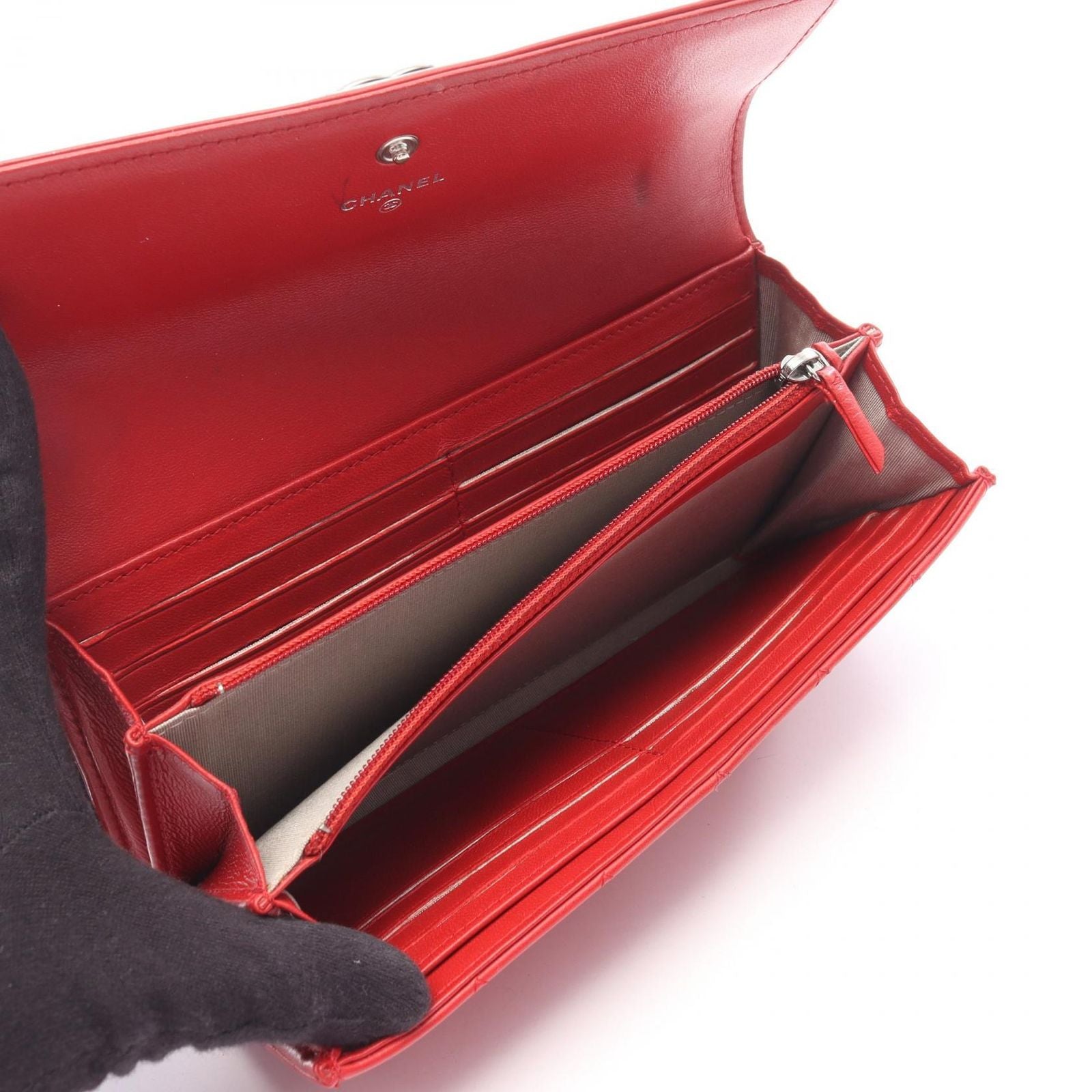 Chanel Bifold Wallet Red Lambskin Zip — view 3