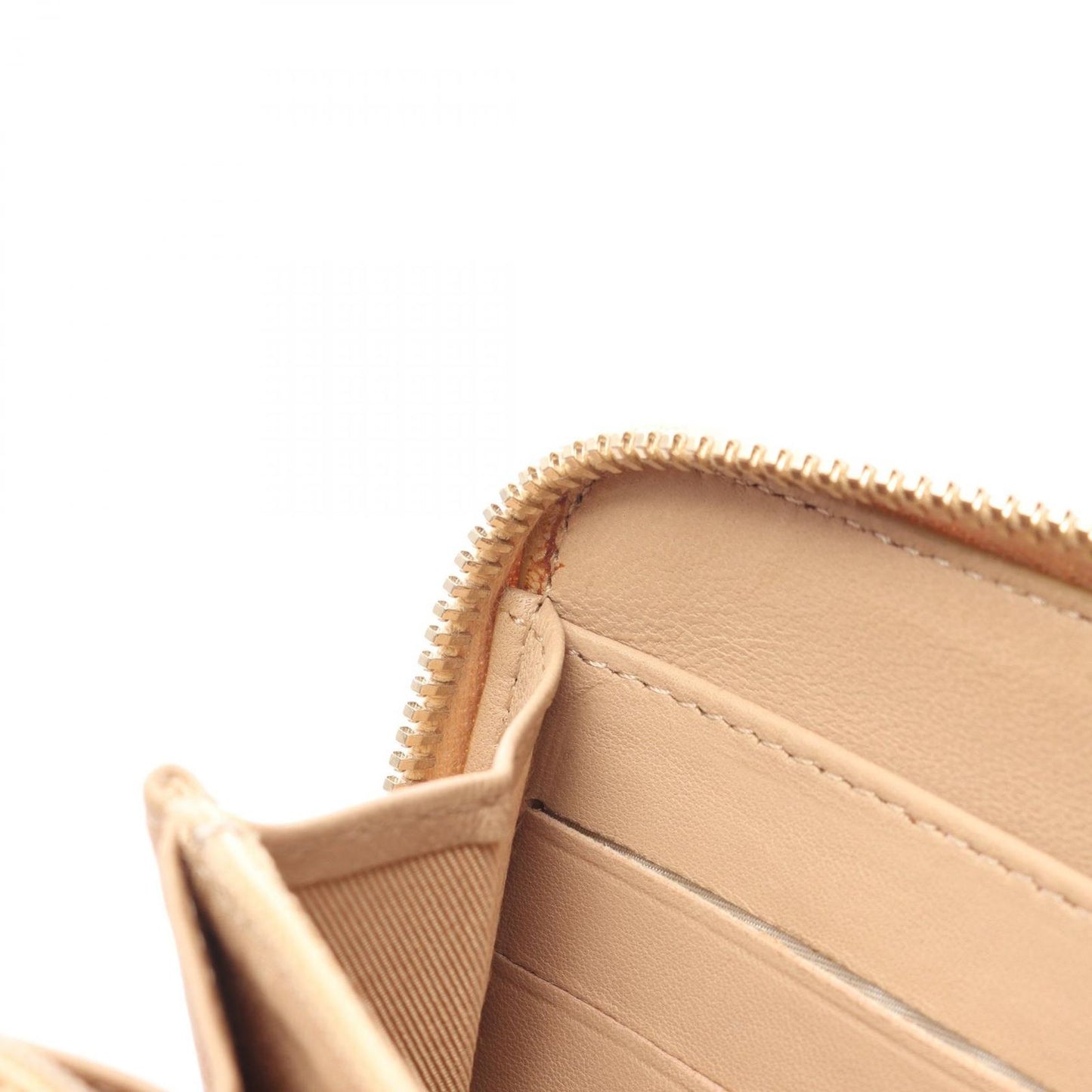 Chanel Round Wallet Quilted Beige Lambskin — view 9