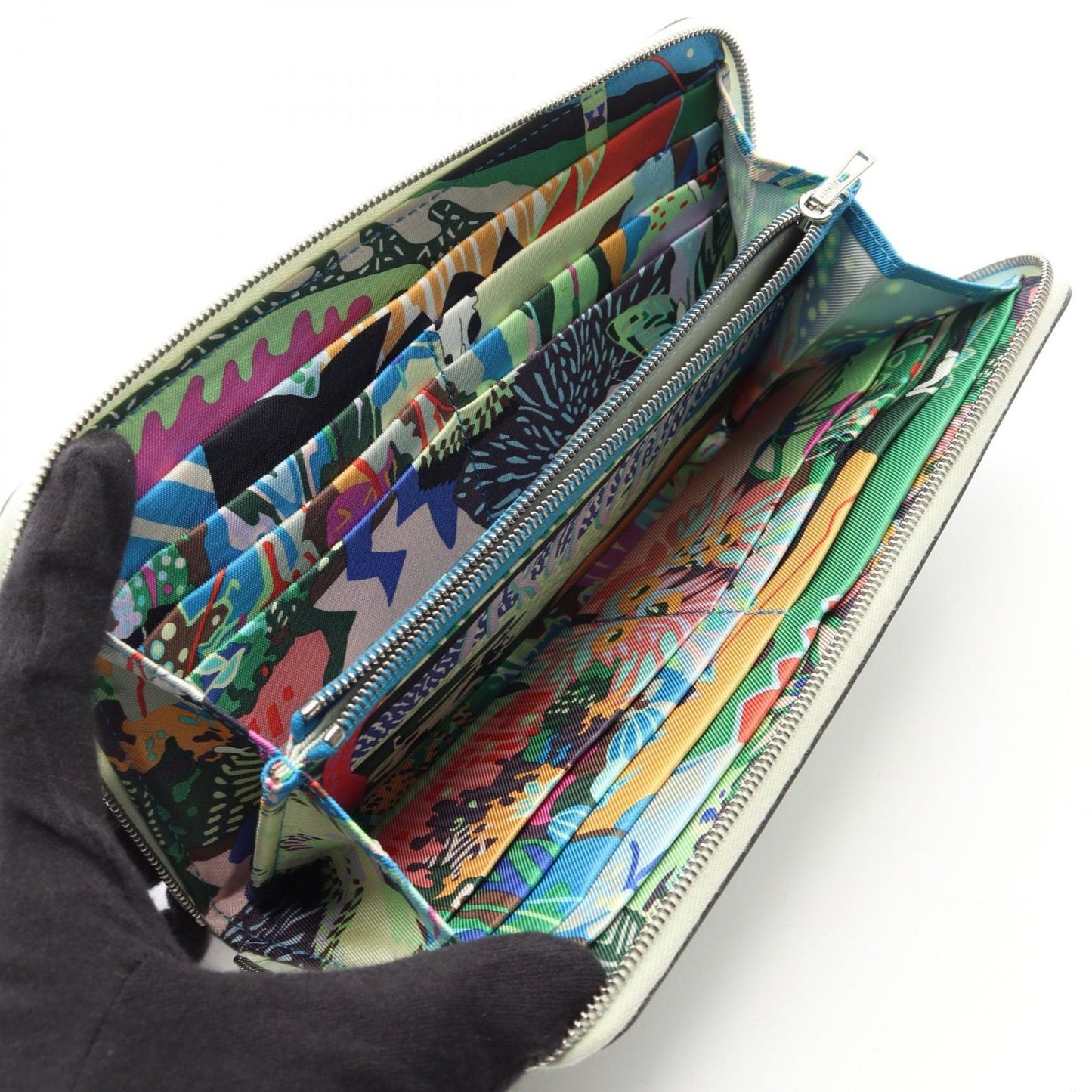 Hermes Round Wallet Azap Long Silk in Vert Fizz in — view 3