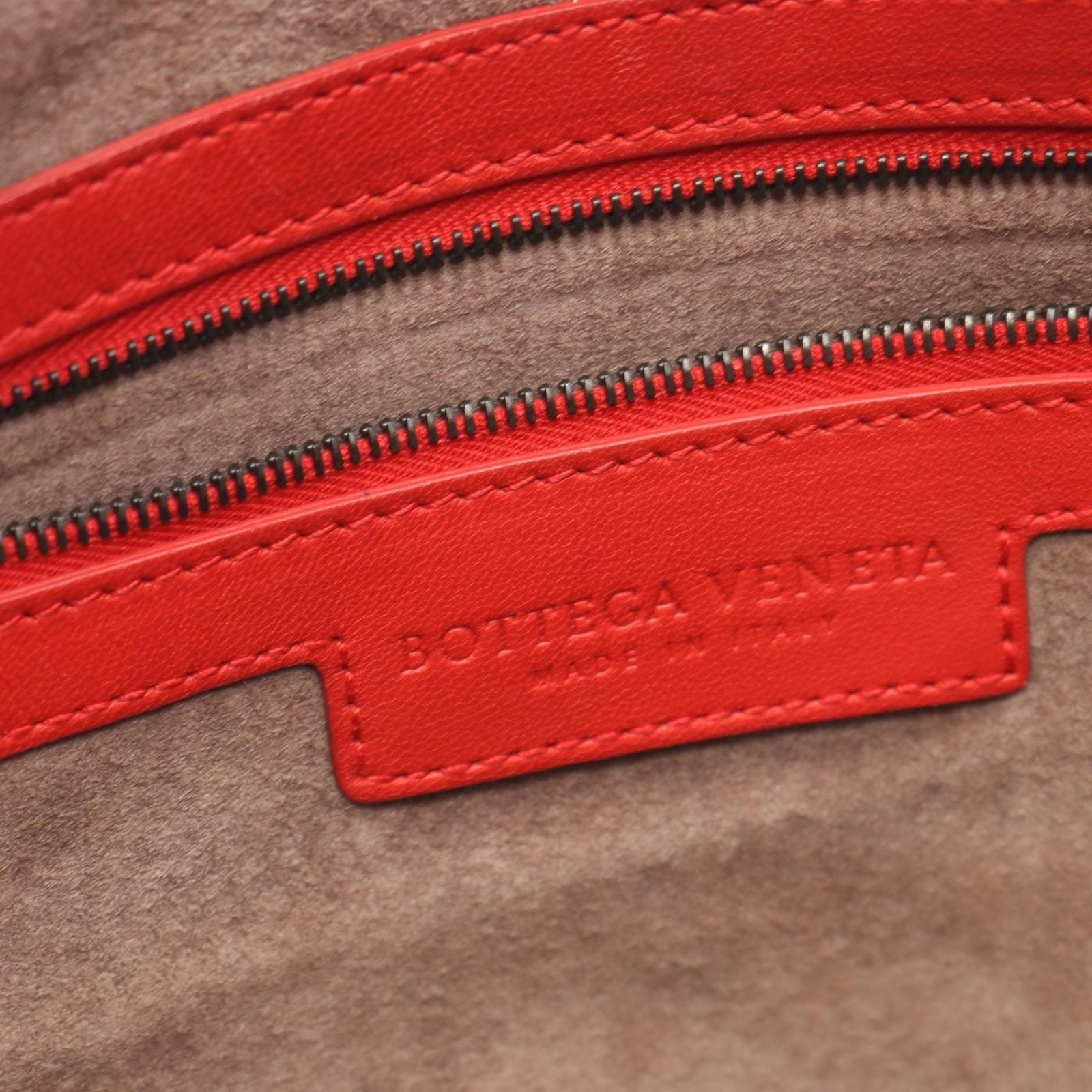 Bottega Veneta Shoulder Bag Intrecciato Red Leather — view 4