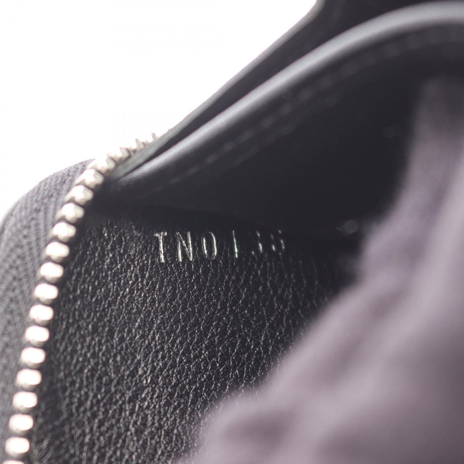 Louis Vuitton Round Wallet Zippy Mahina Noir Leather — view 5
