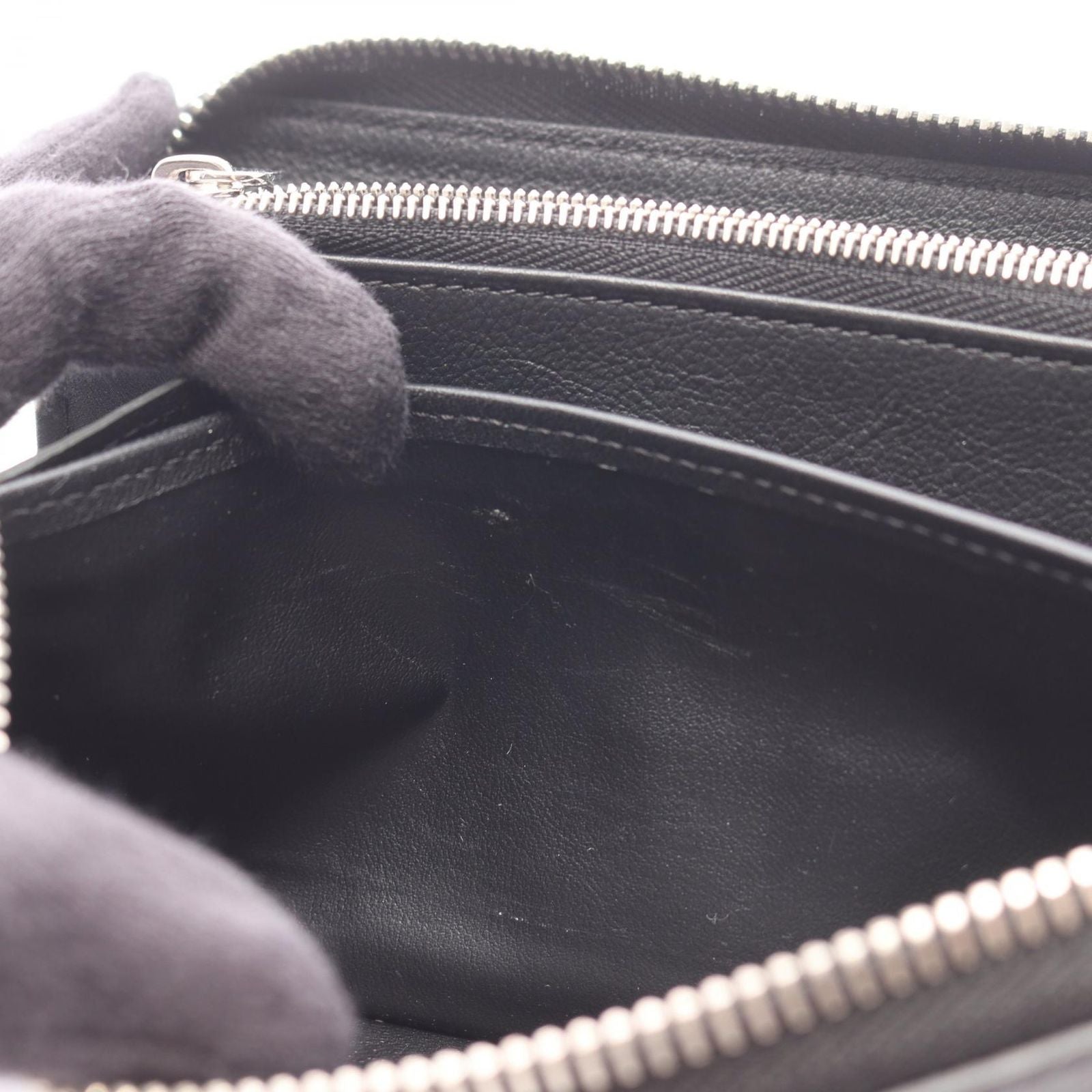 Louis Vuitton Round Wallet Zippy Mahina Noir Leather — view 6