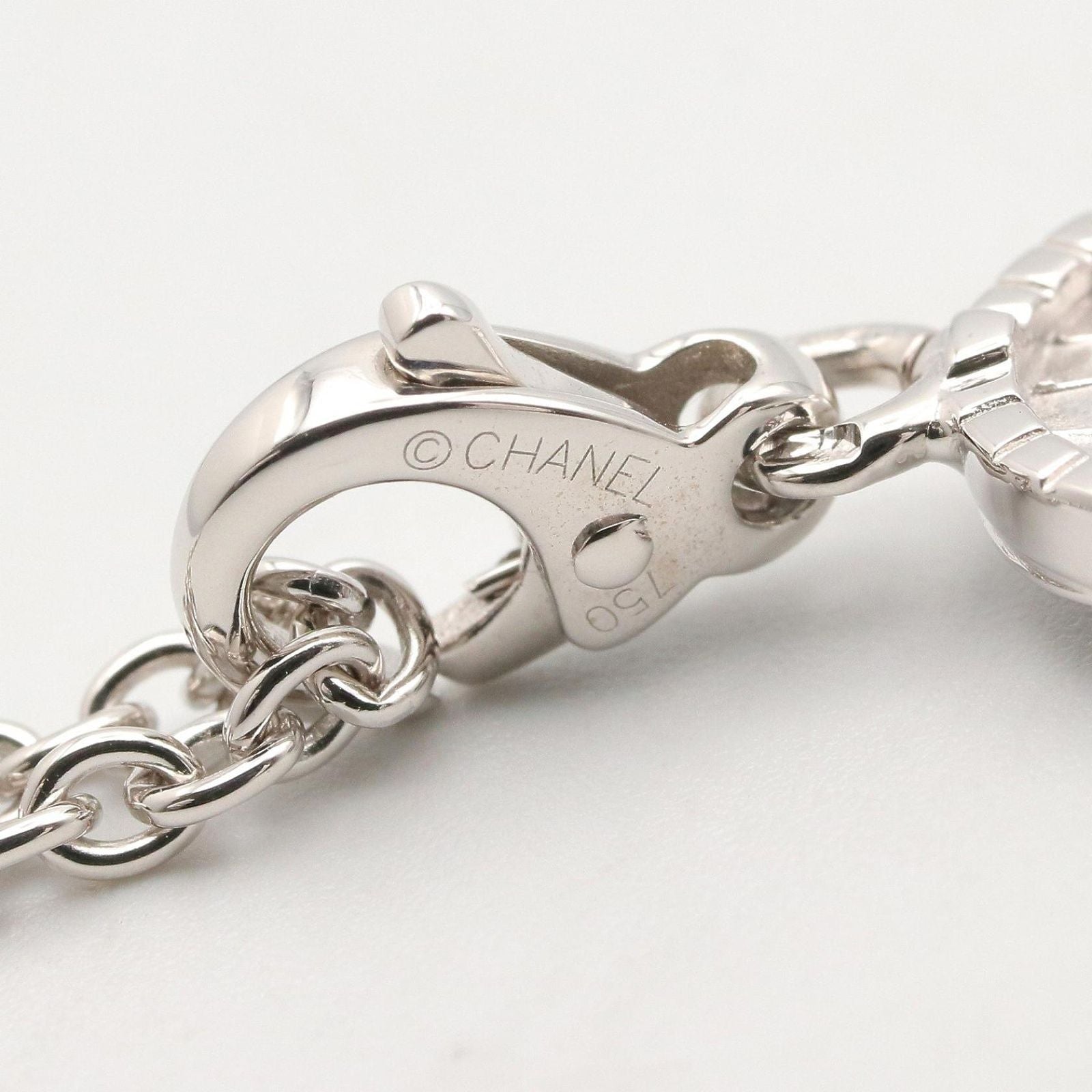 Chanel Necklace Door Motif 37.5 40 cm 18k White Gold — view 3