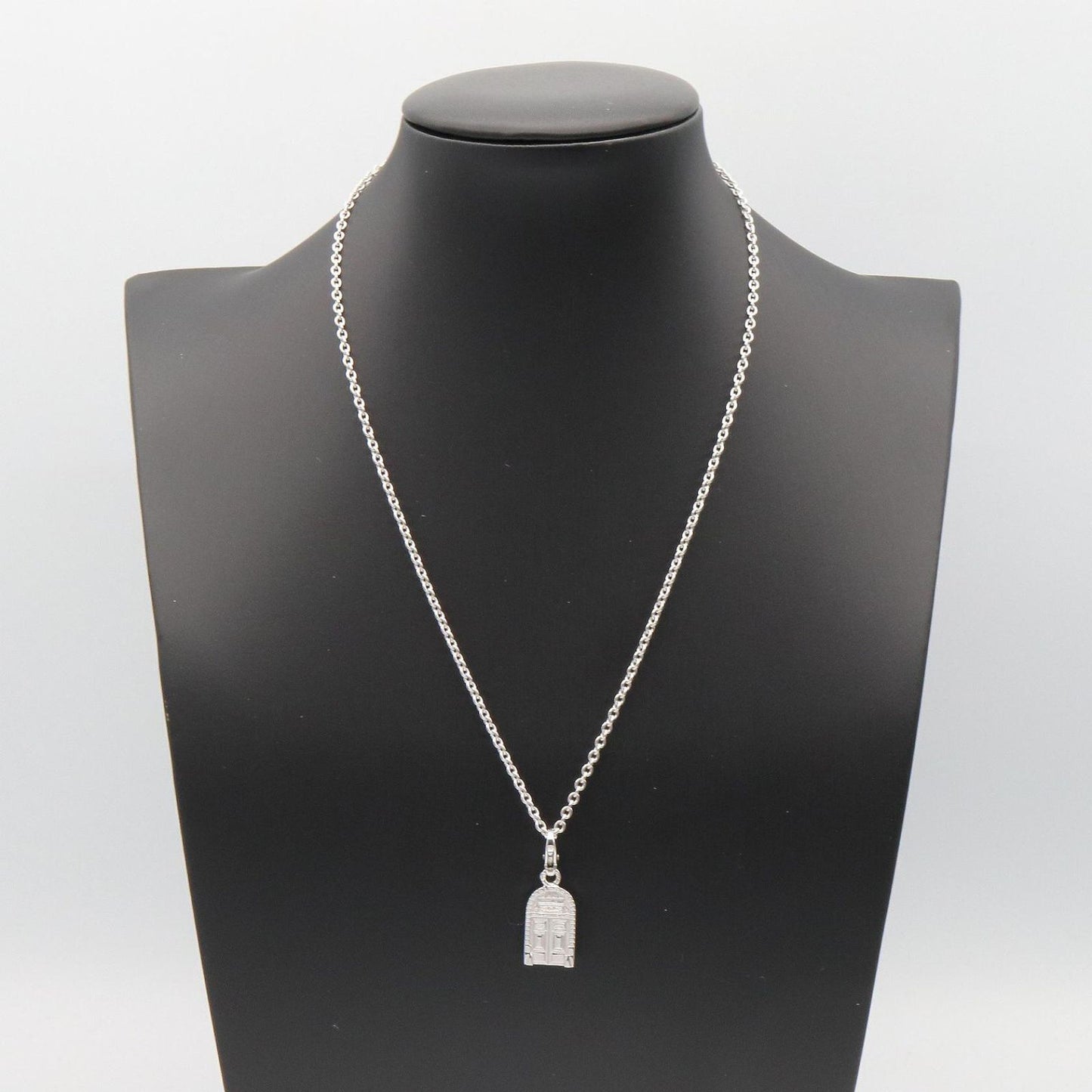 Chanel Necklace Door Motif 37.5 40 cm 18k White Gold — view 5