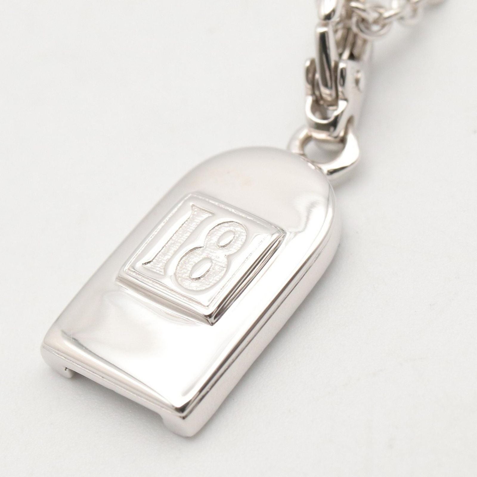 Chanel Necklace Door Motif 37.5 40 cm 18k White Gold — view 4