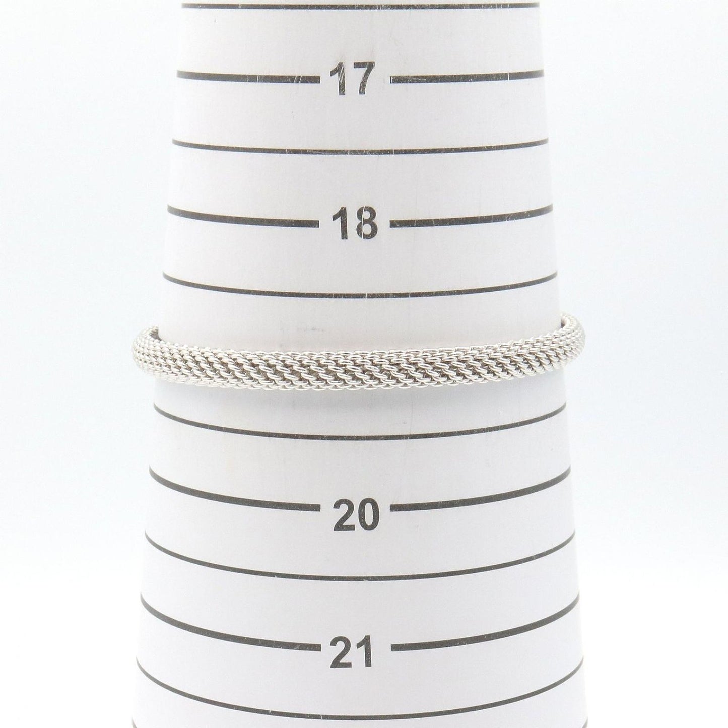 Tiffany & Co Bangle Somerset 19 cm 18k White Gold Bracelet — view 4