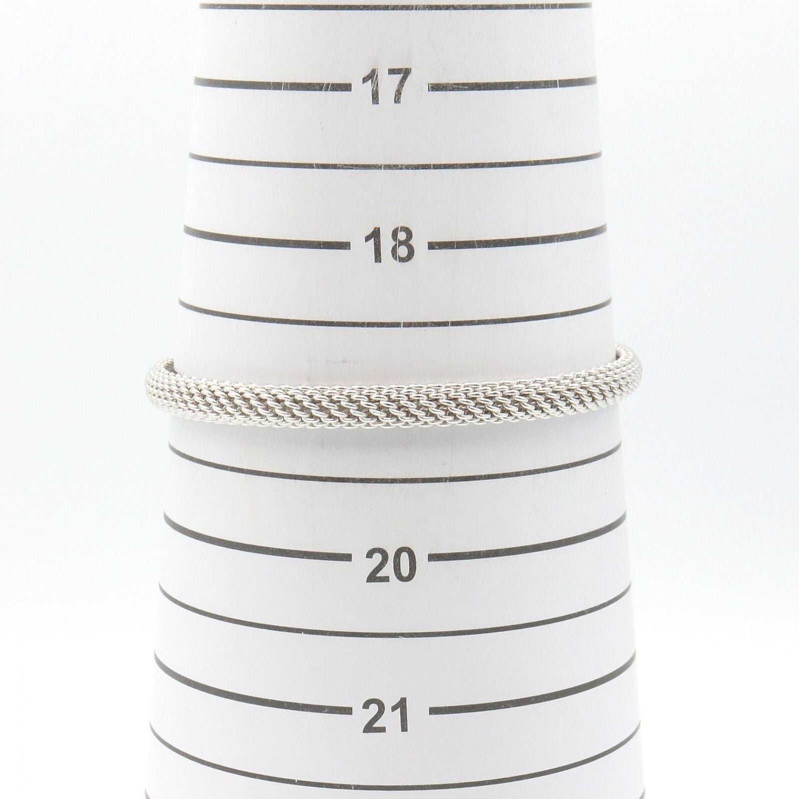 Tiffany & Co Bangle Somerset 19 cm 18k White Gold Bracelet — view 4