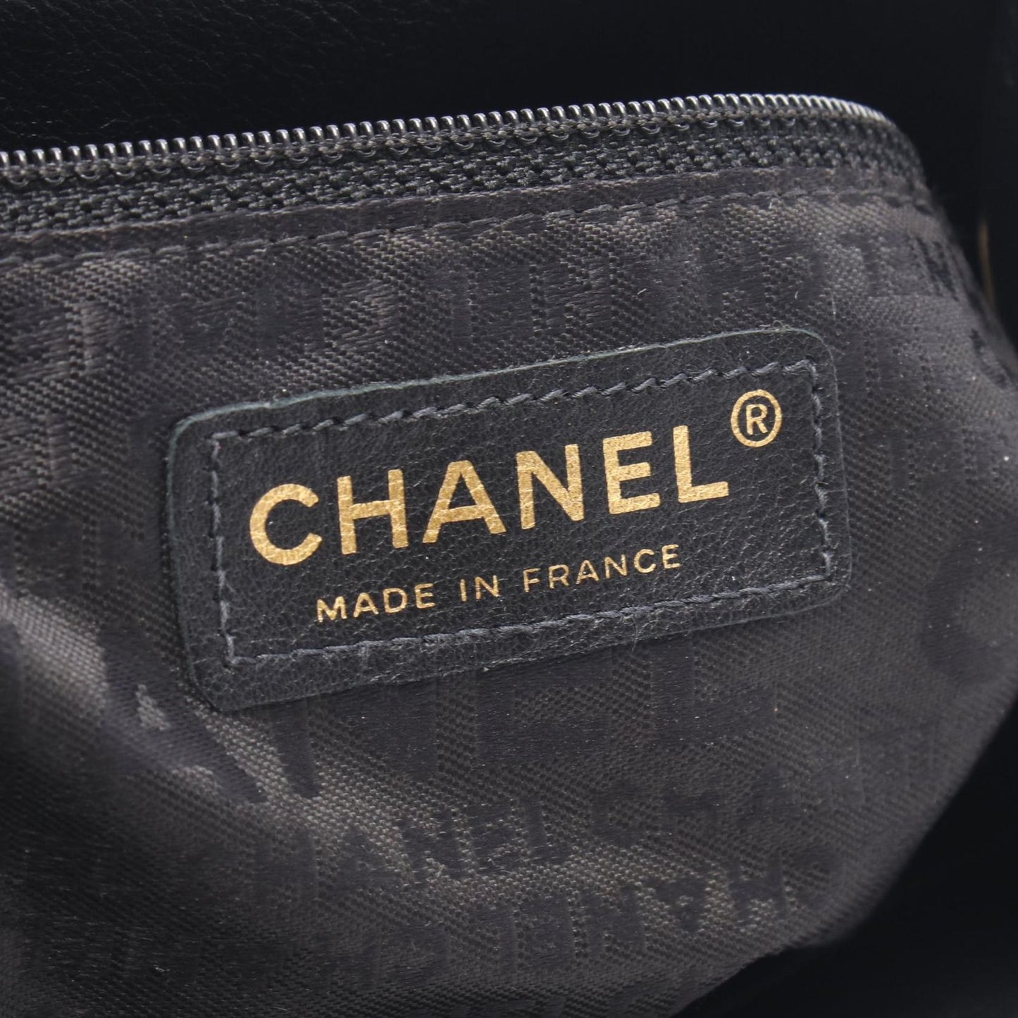 Chanel Tote Logo Camellia Black White Lambskin — view 4