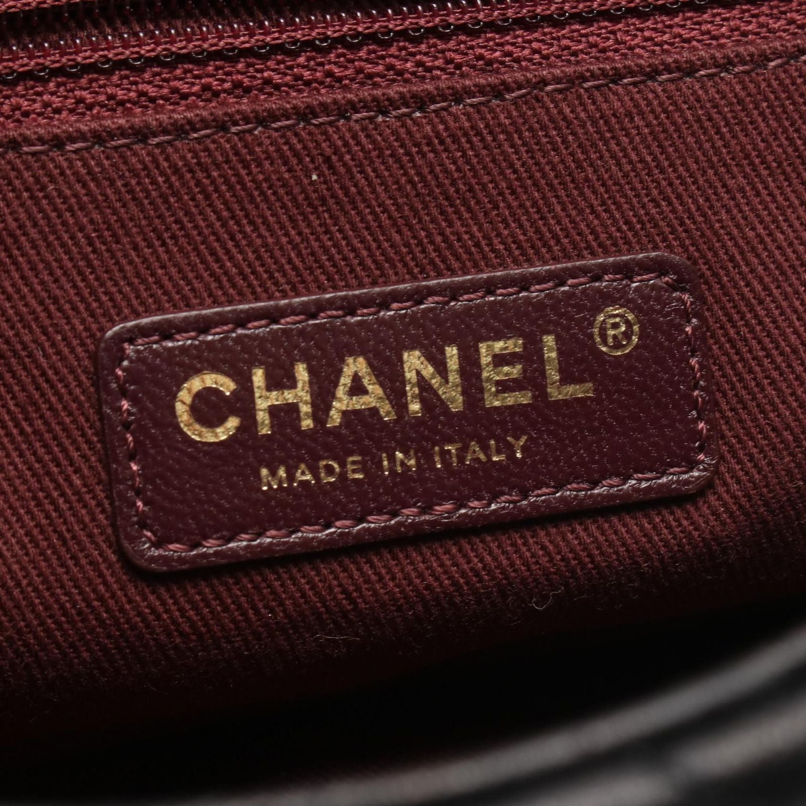 Chanel Shoulder Bag Blanc Stitch Black Leather Chain — view 4