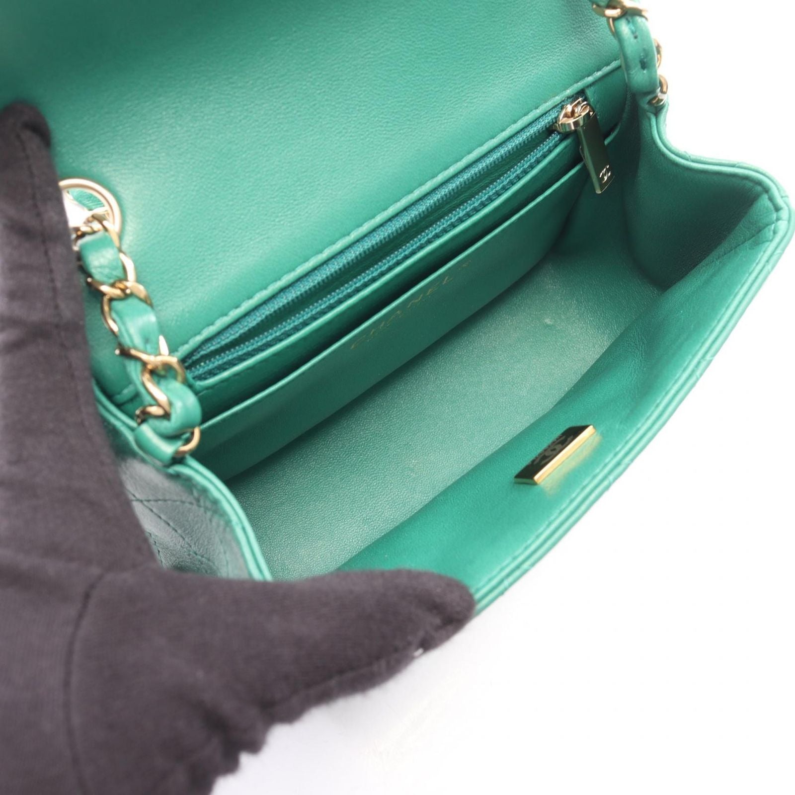 Chanel Shoulder Bag Mini Quilted Green Lambskin Chain — view 3